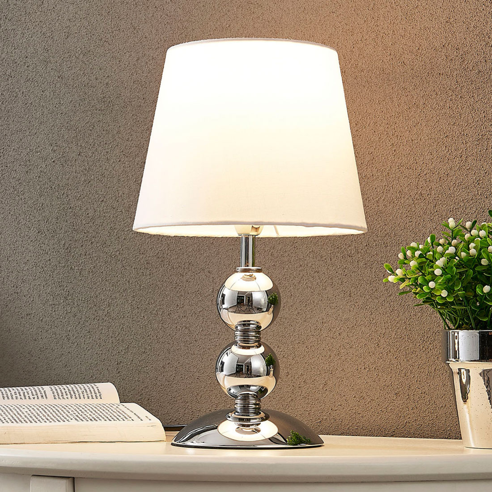 Elegant LED bordlampe Minna i satinlook