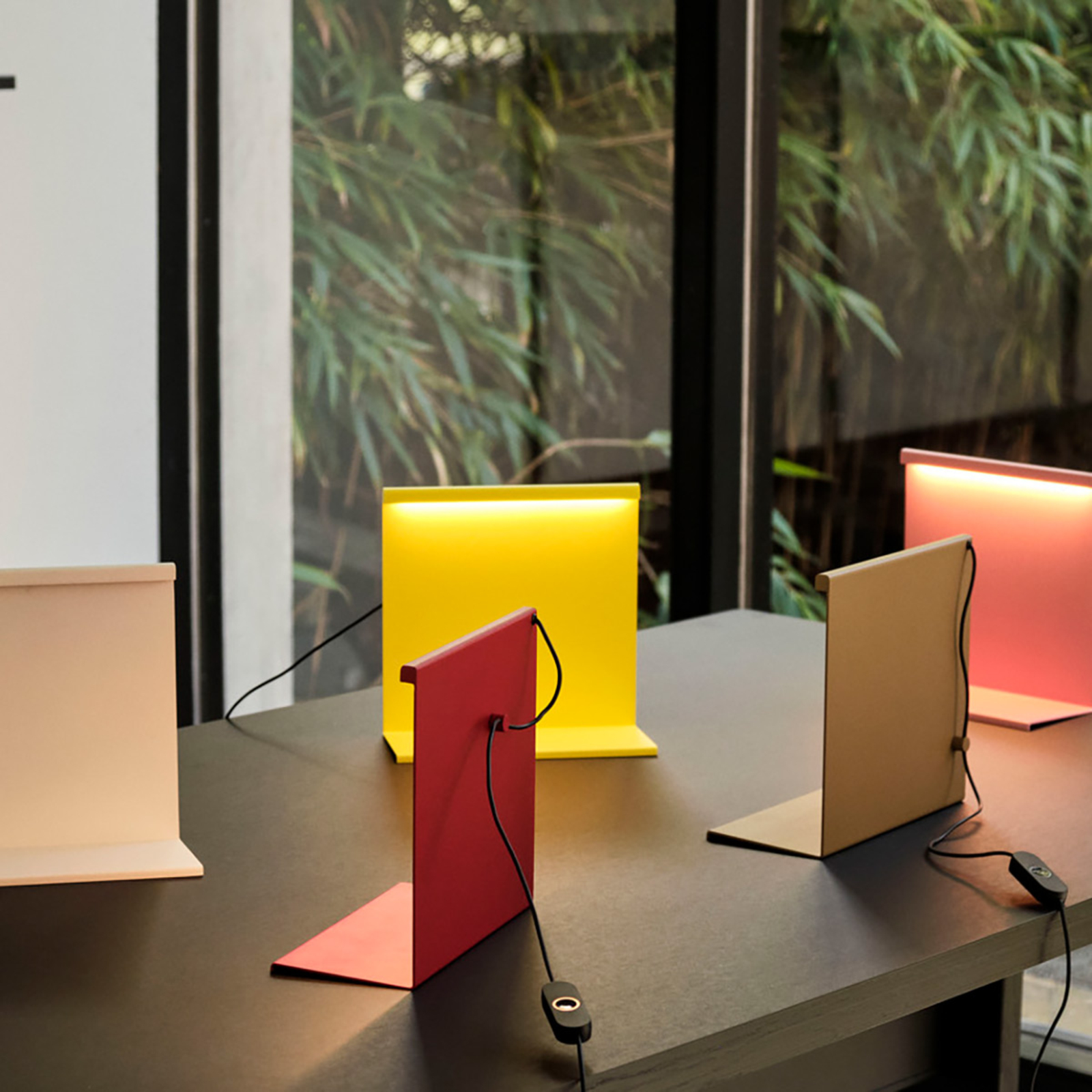 LBM Bordslampa Titanium Yellow - HAY