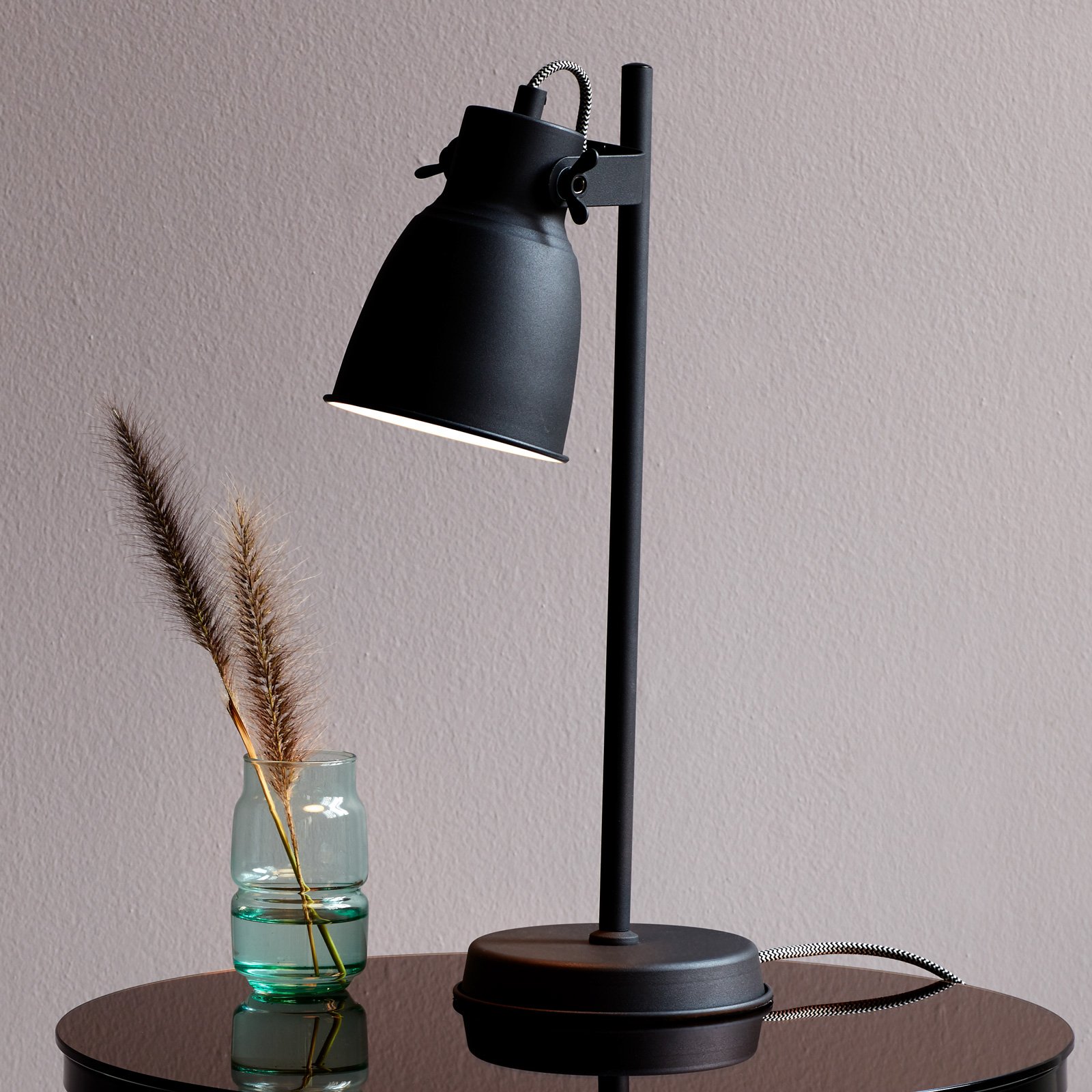 Stolní lampa Adrian v kovovém, černém provedení