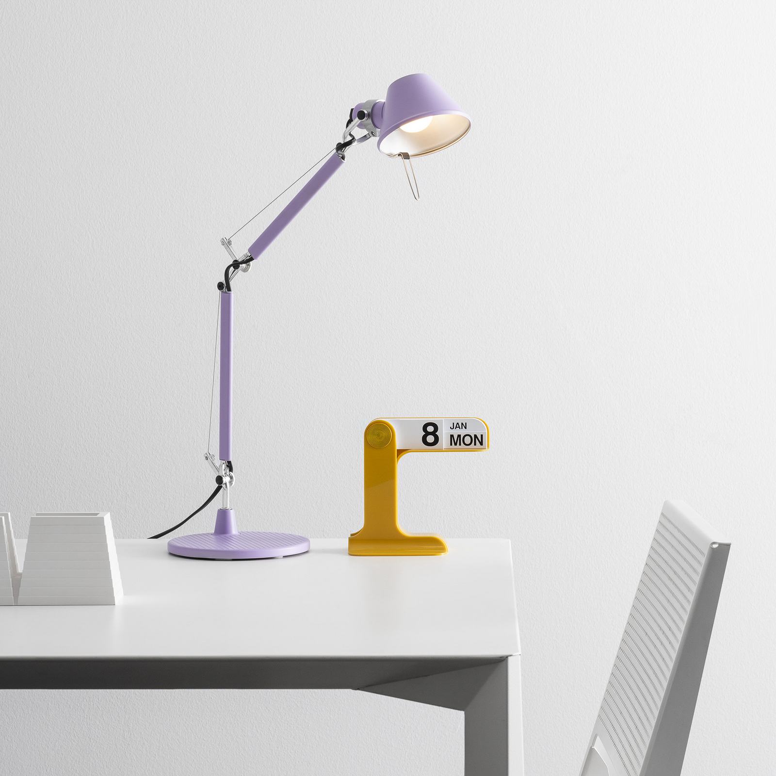 Lámpara de mesa Artemide Tolomeo Micro, color lavanda