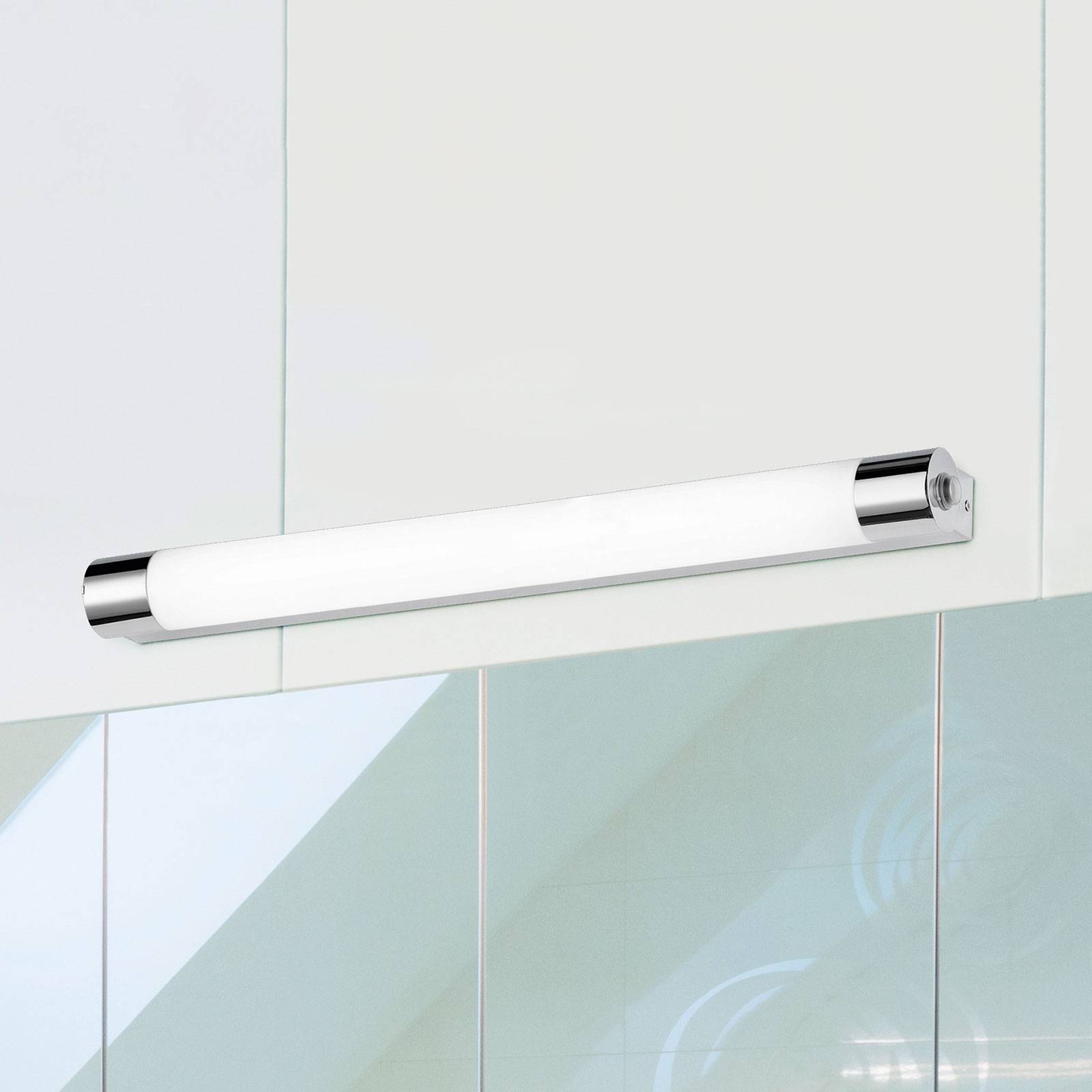 Trio Lighting Paulien applique a LED IP44 con presa di corrente