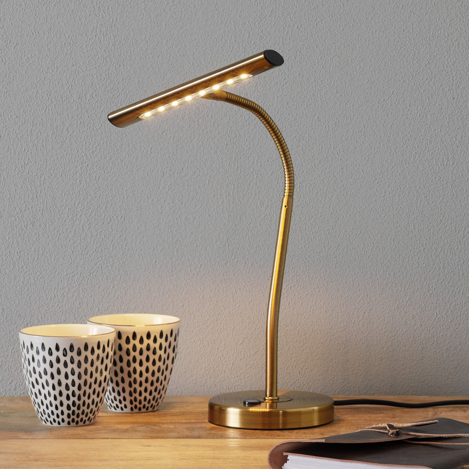 Flexible Curtis LED table lamp, antique brass