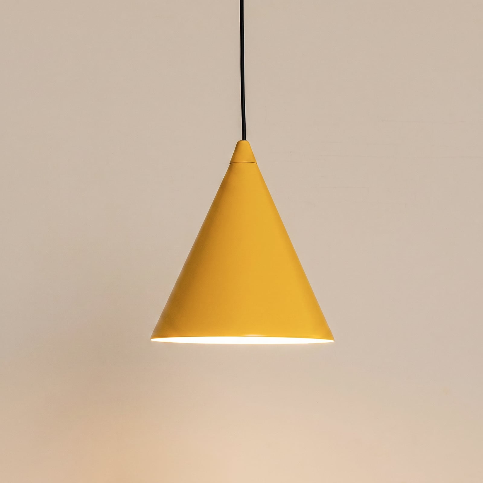 Lampă suspendată în formă de con, metal galben, Ø 24 cm – ALDEX