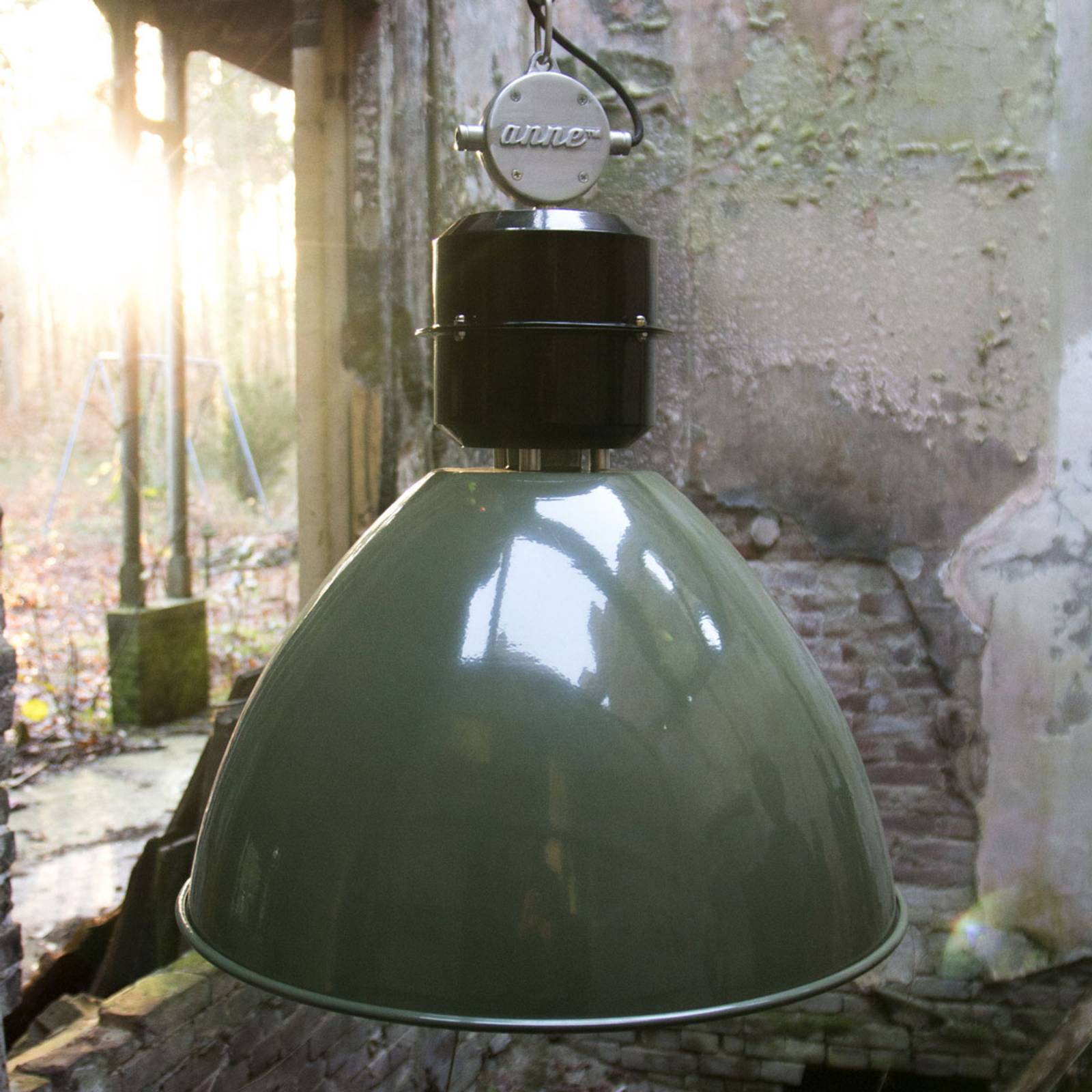 Oliwkowa lampa wisząca Frisk w industrialnym stylu
