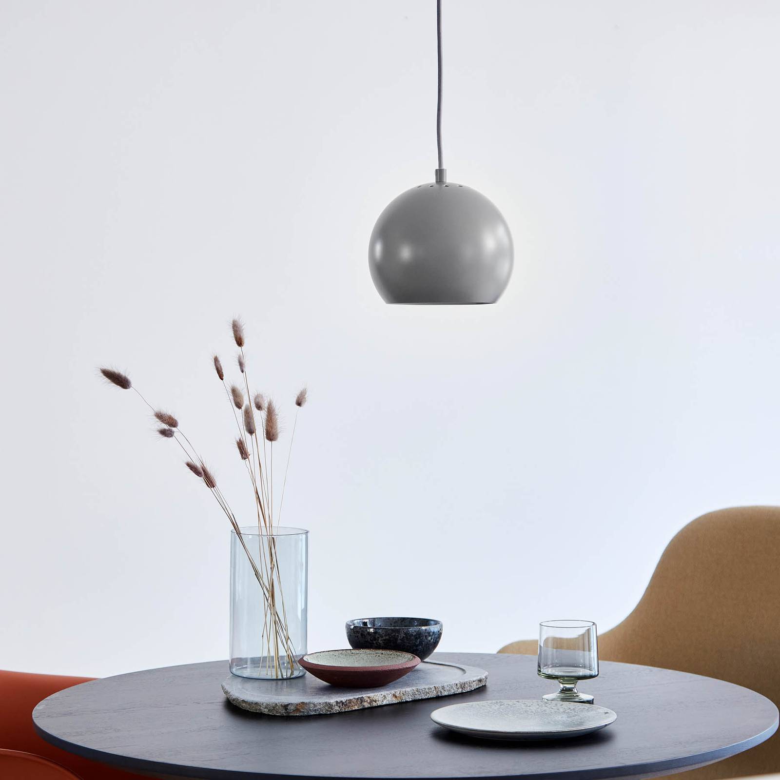 FRANDSEN Ball-hængelampe Ø 18 cm lysegrå mat
