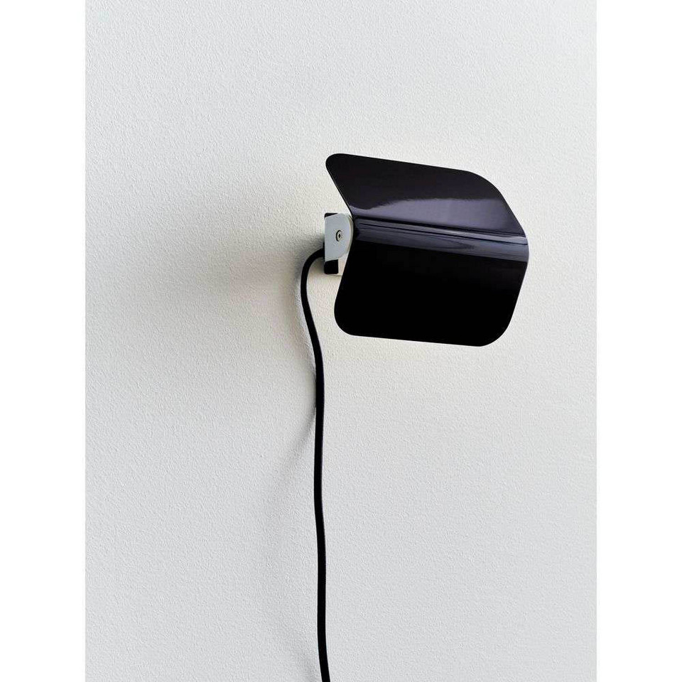 HAY Apex Vägglampa Iron, svart från HAY
