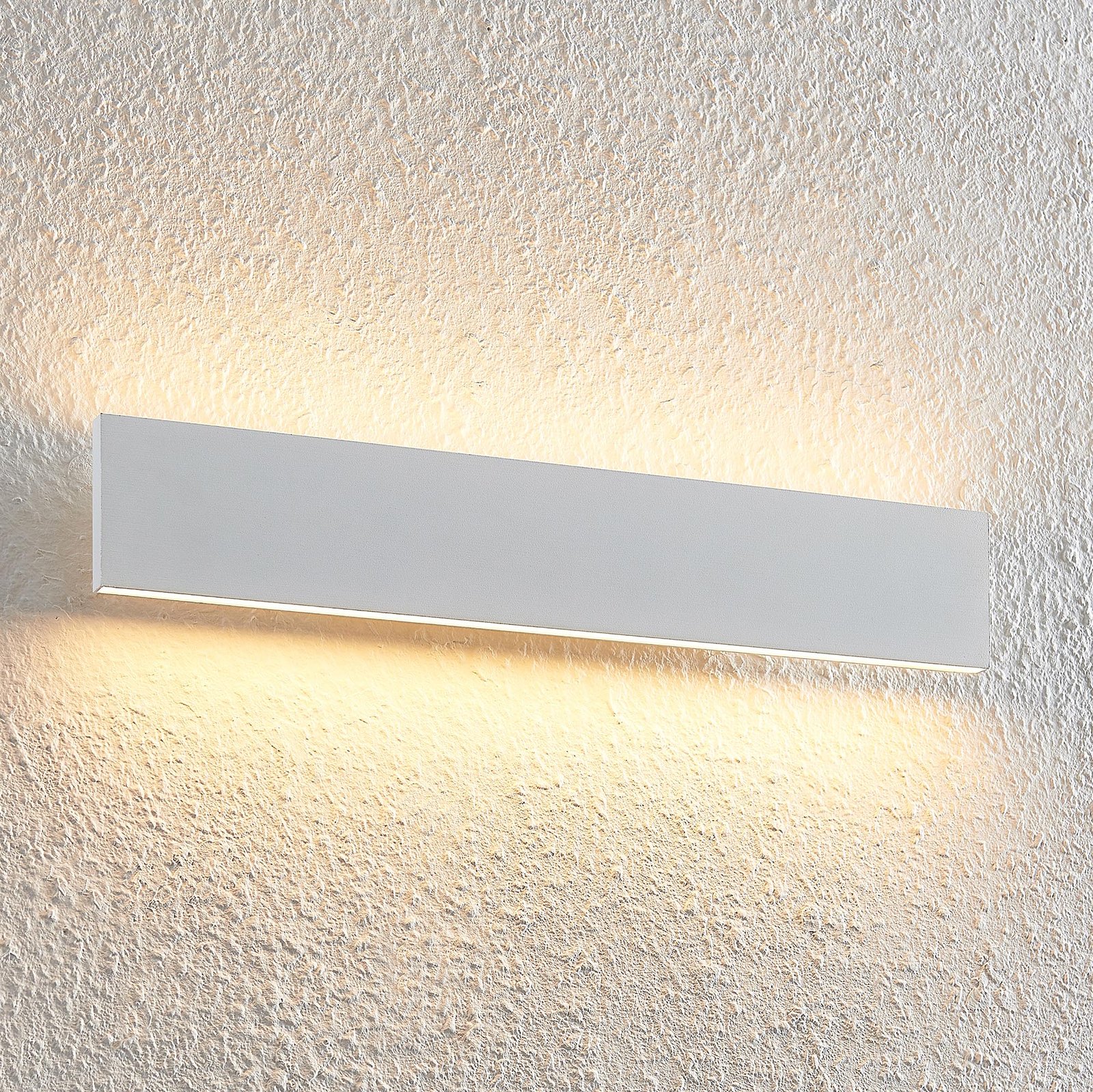 Lindby Ignazia LED nástenná lampa, 47 cm, biela