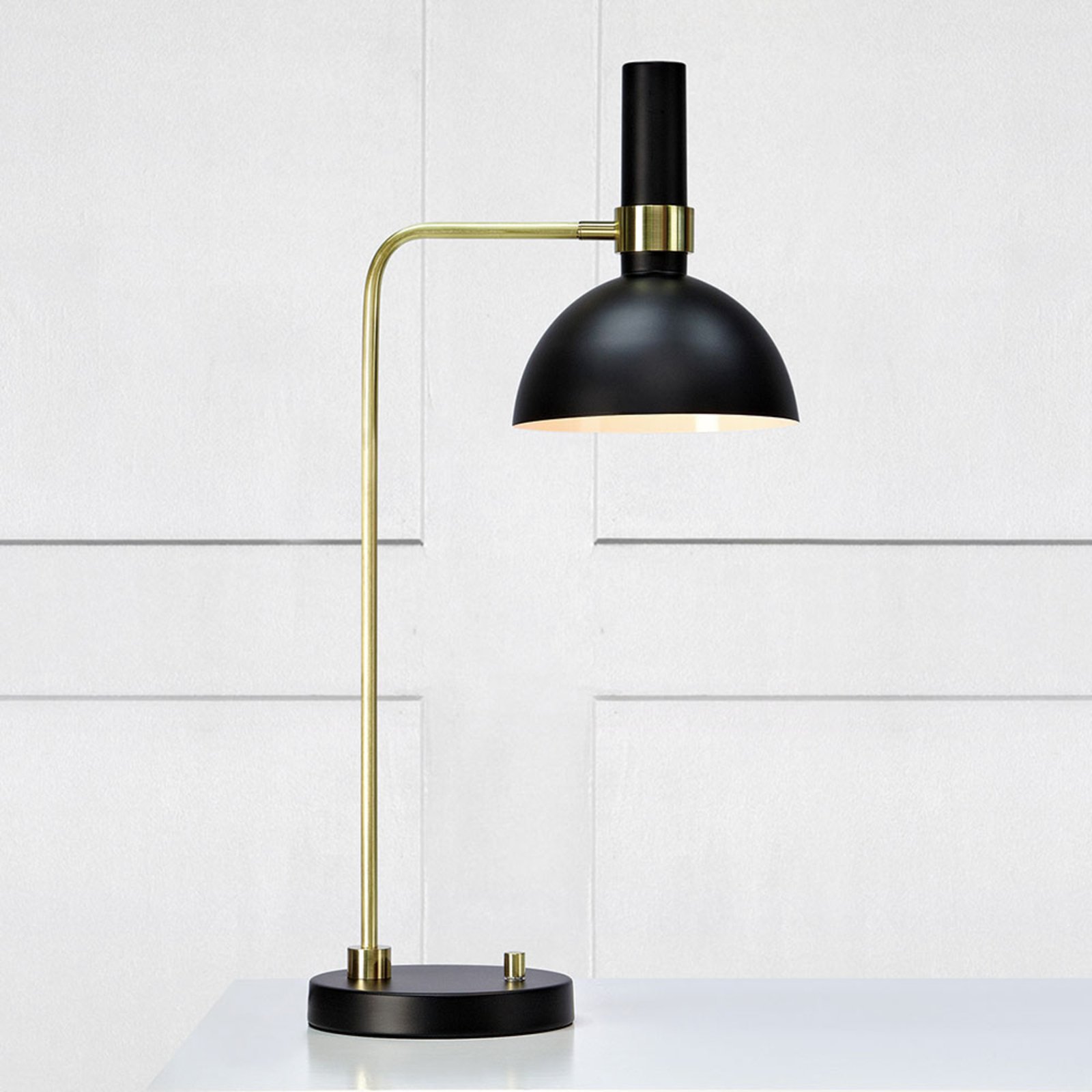 Dimmable table lamp Larry, black-brass