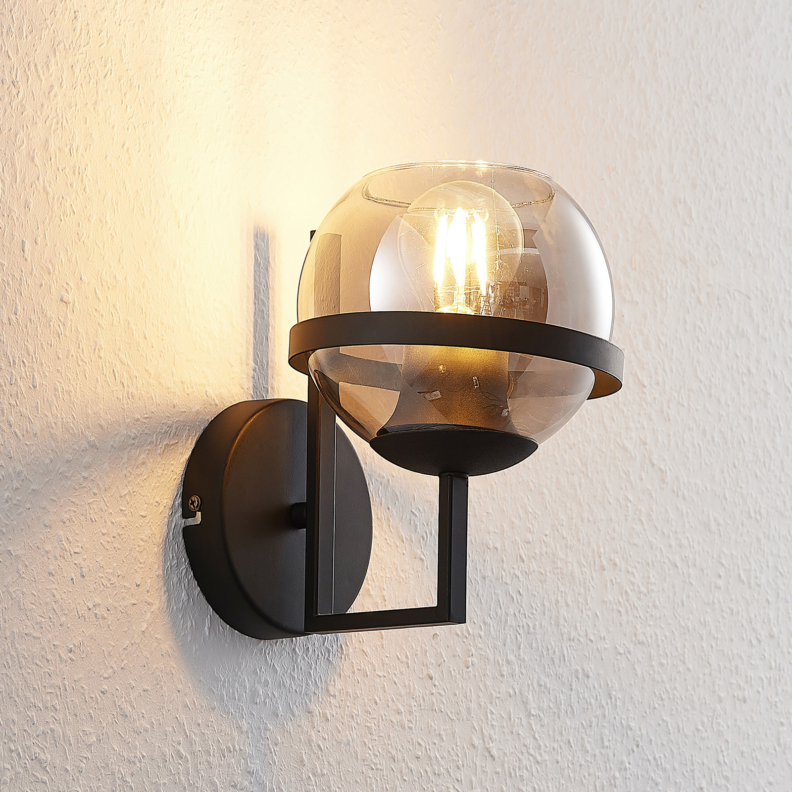 Lindby Marinka wall lamp, smoked glass ball