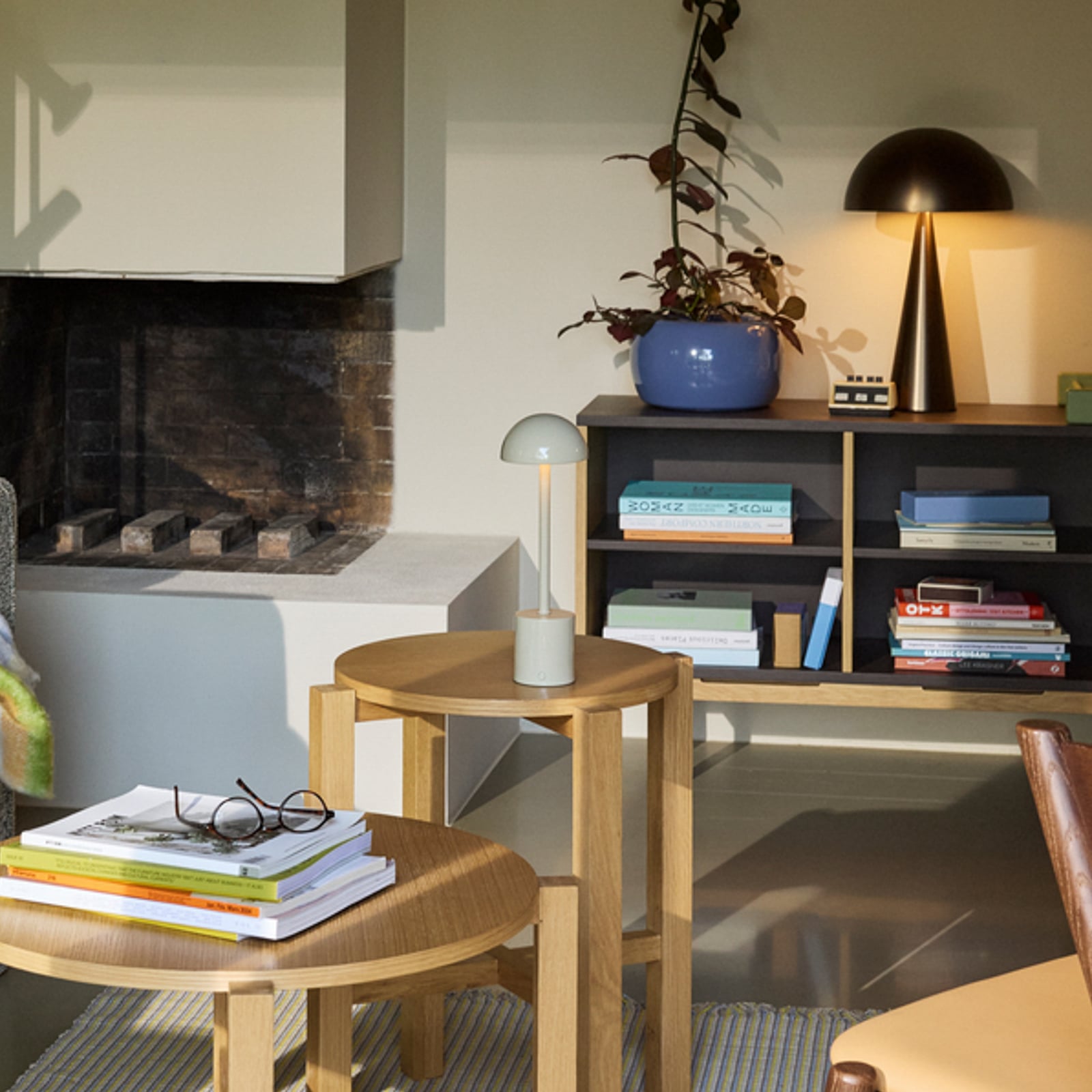 Taten LED-batteridriven bordslampa i sandfärg, höjd 30 cm – HÜBSCH