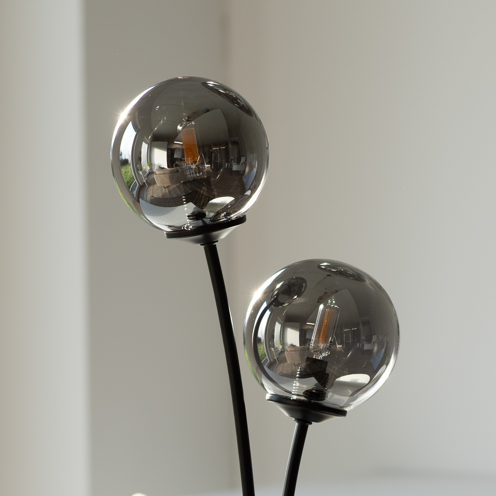 Paul Neuhaus Widow -LED-pöytälamppu, 2-lamppuinen