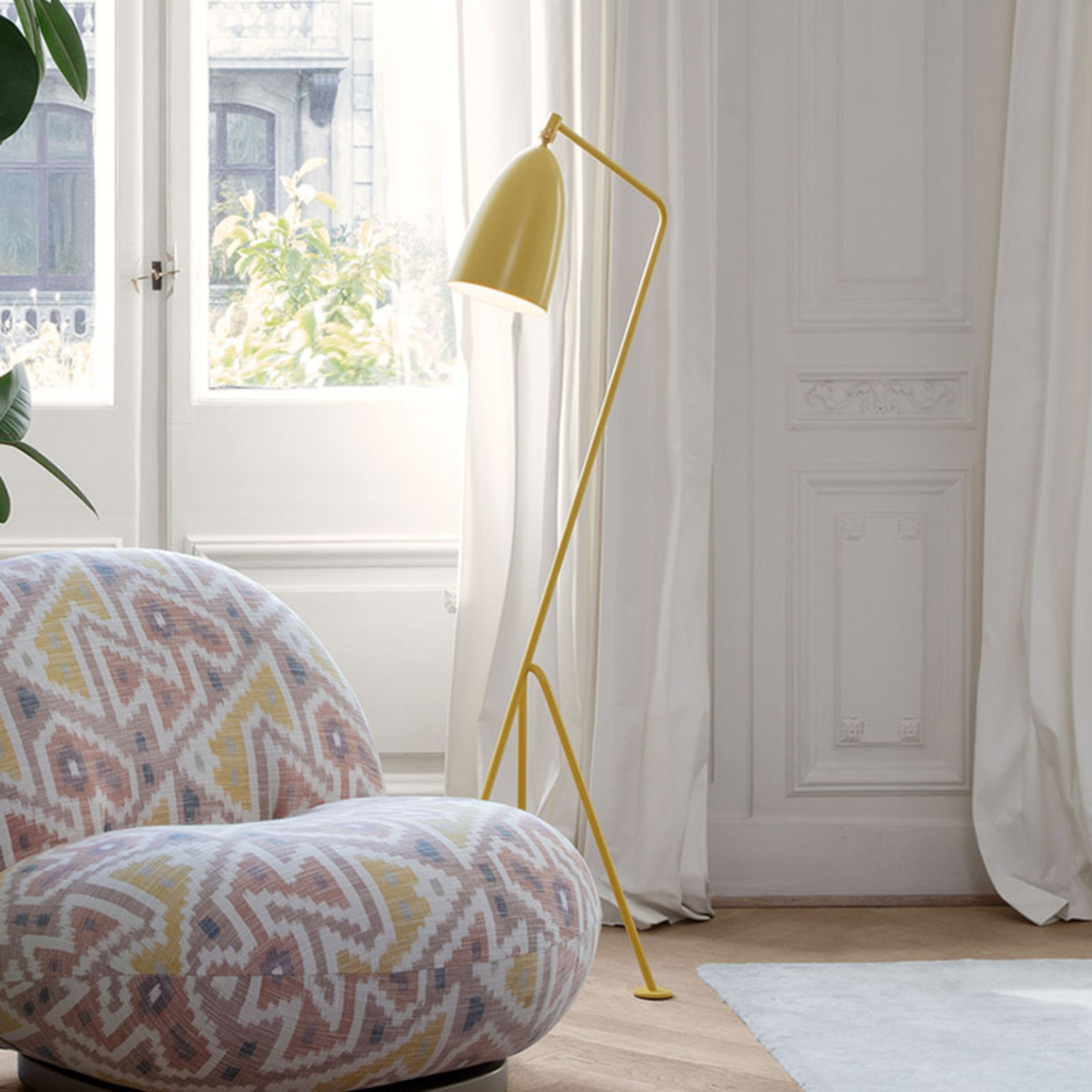 GUBI Gräshoppa tripod floor lamp, aspen yellow, for Living / Dining Room, powder-coated steel, brass, E14, 40 W, energy efficiency: A++, H: 125.3 cm