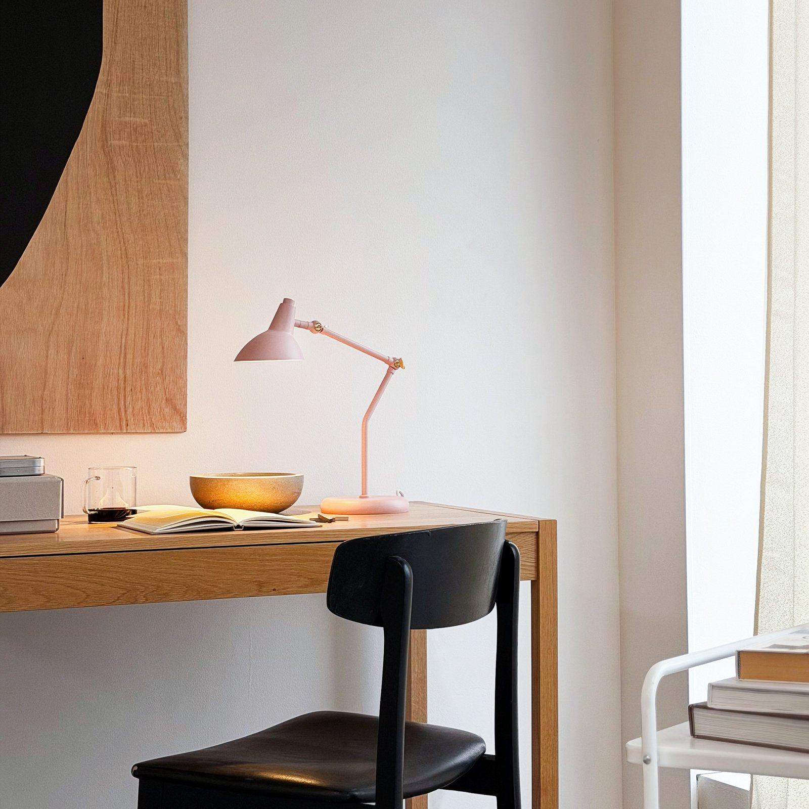 Vela tafellamp, roze, hoogte 45 cm - Dyberg Larsen Vela tafellamp, roze, hoogte 45 cm - Dyberg Larsen