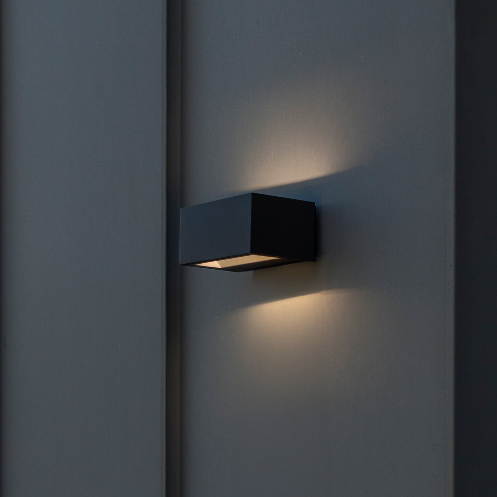 Kinkiet zewnętrzny LED GEMINI, ciemnoszara, 14 cm, IP54, światło skierowane w