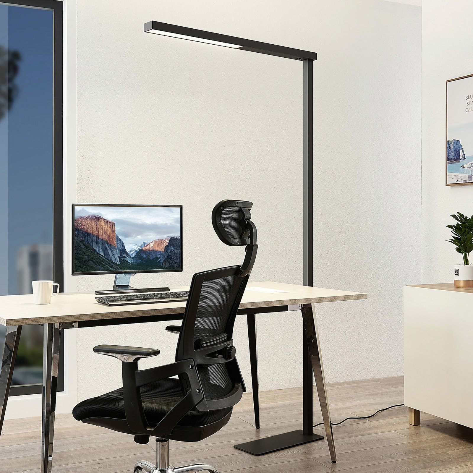 Tamilo LED office floor lamp, black