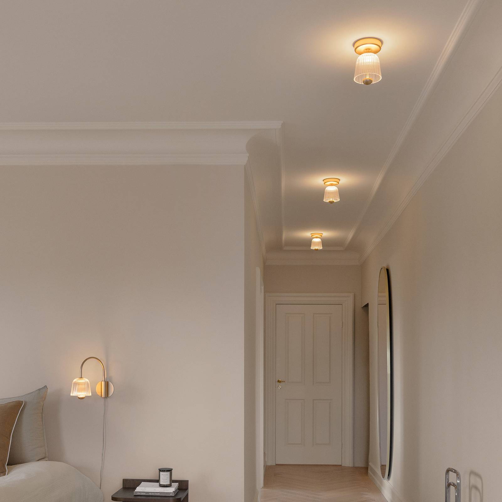 Lampa sufitowa LED Nuura Asteea, Ø 12 cm, kolor mosiężny/przezroczysty