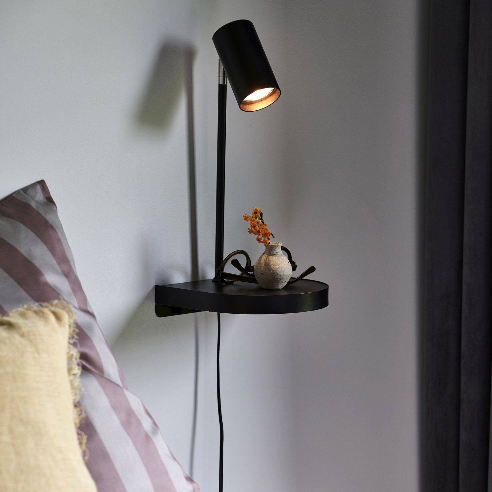 Cody Lampa Ścienna w/USB-A Port for Charging Black - Nordlux
