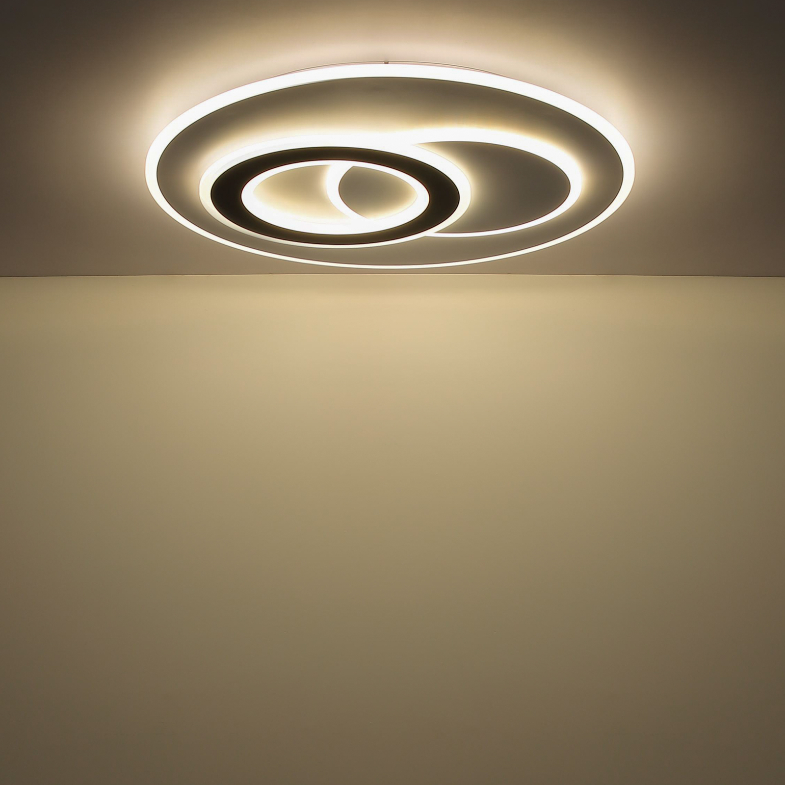 Smart LED mennyezeti lámpa Jacques, fehér/fekete, Ø 70 cm, CCT