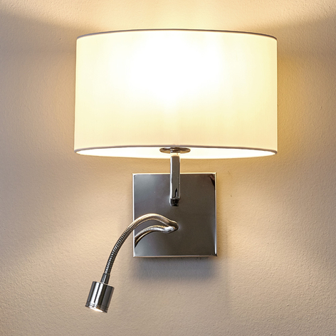 Hvit stoffvegglampe Karla med LED-leselys