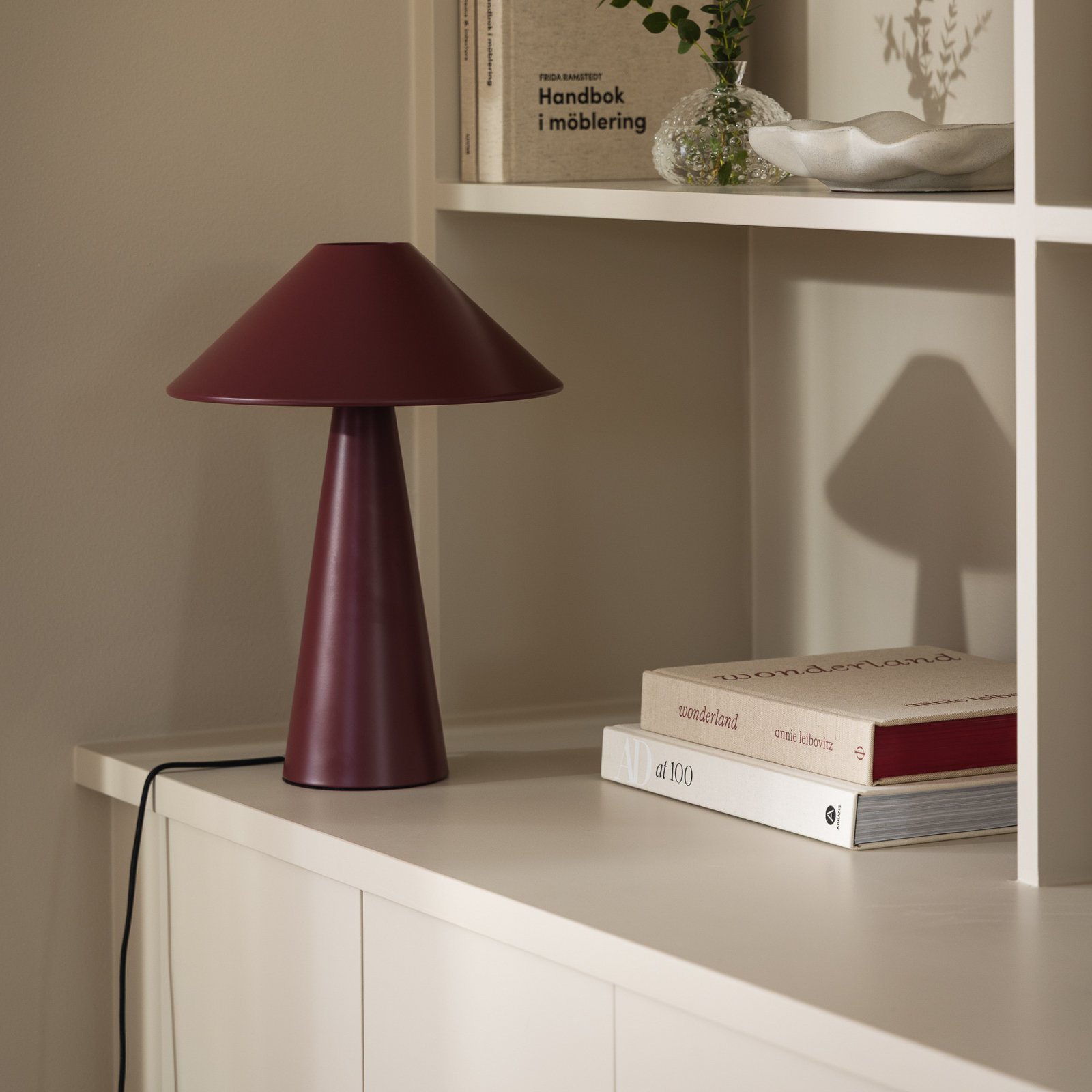 Lampada da tavolo Cannes rossa in metallo, altezza 40 cm - Globen Lighting Lampada da tavolo Cannes rossa in metallo, altezza 40 cm - Globen Lighting