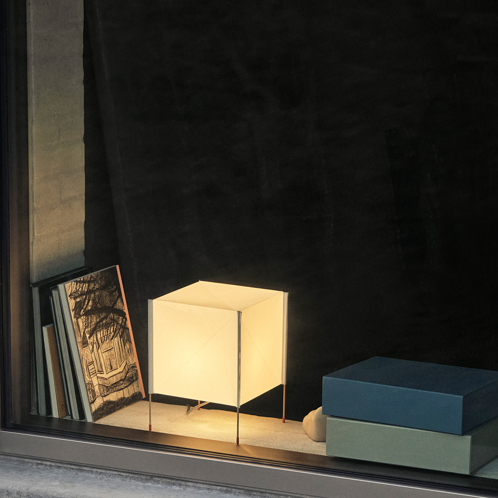 HAY Paper Cube table lamp, white, UK plug, 31 cm, wood HAY Paper Cube table lamp, white, UK plug, 31 cm, wood