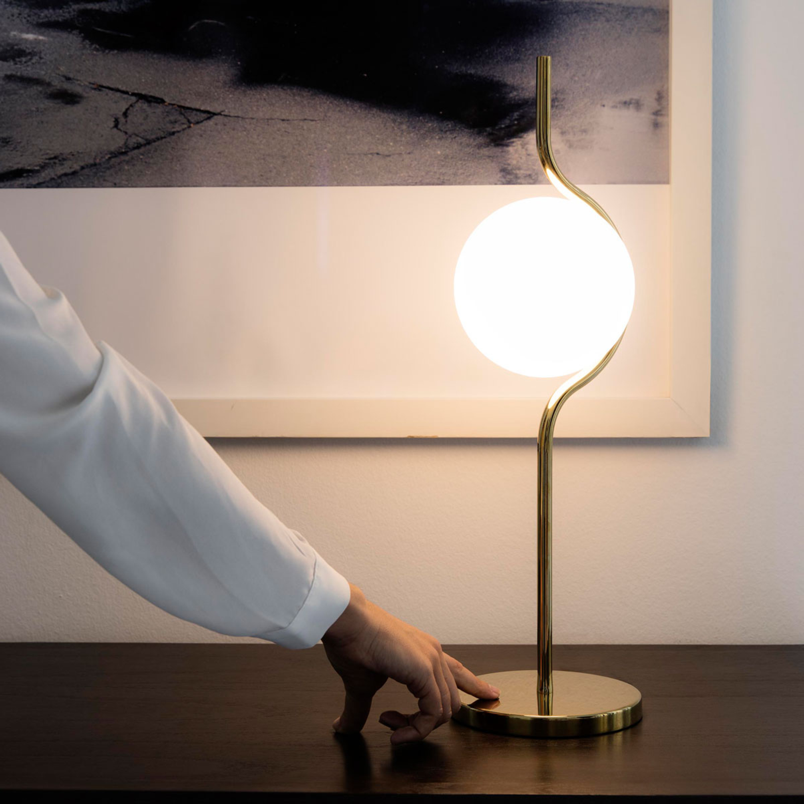 Lámpara de mesa LED Le Vita con vidrio opalino