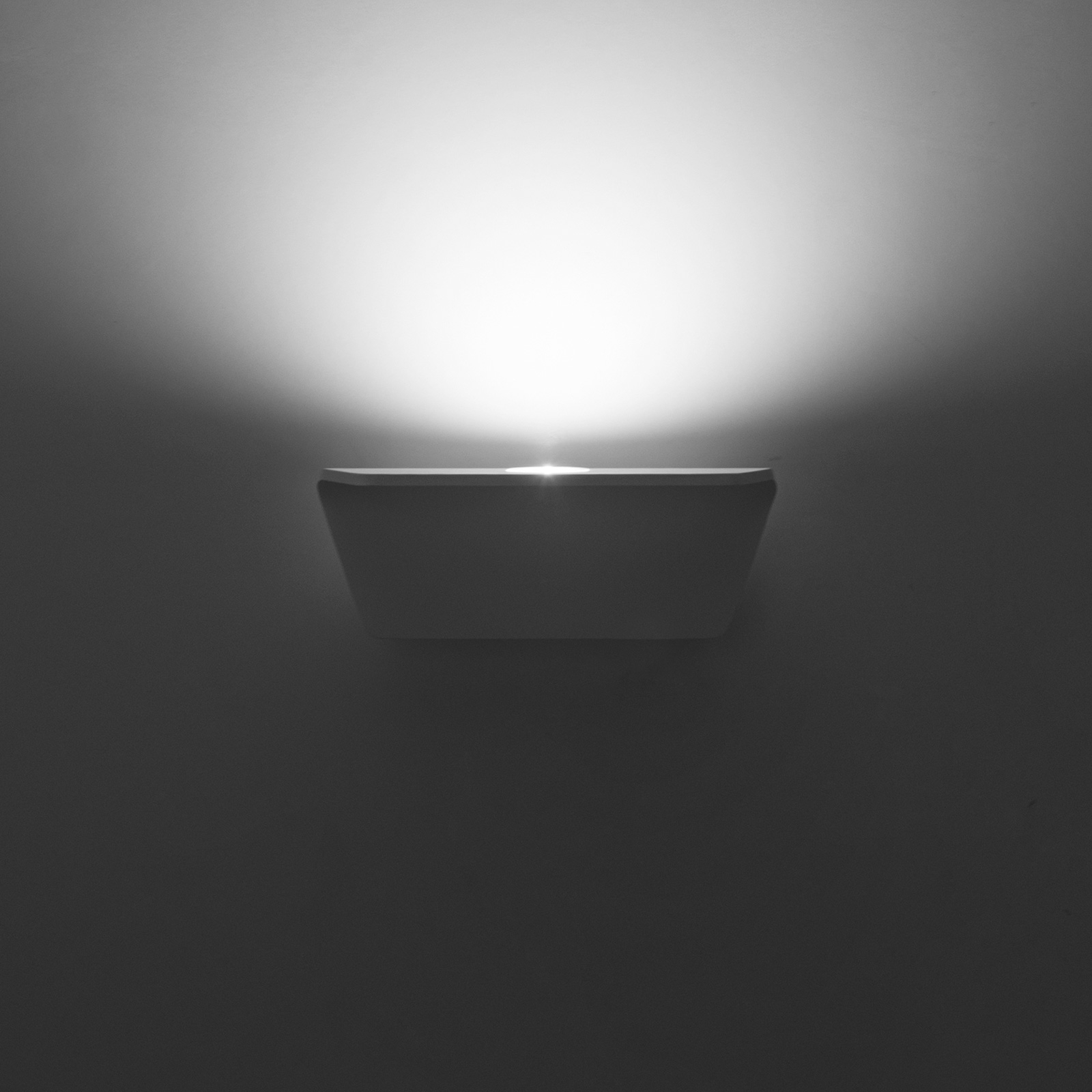 LEDSC4 Neu LEDWandlampe mit Ra93 und UGR19 Lampenwelt.de