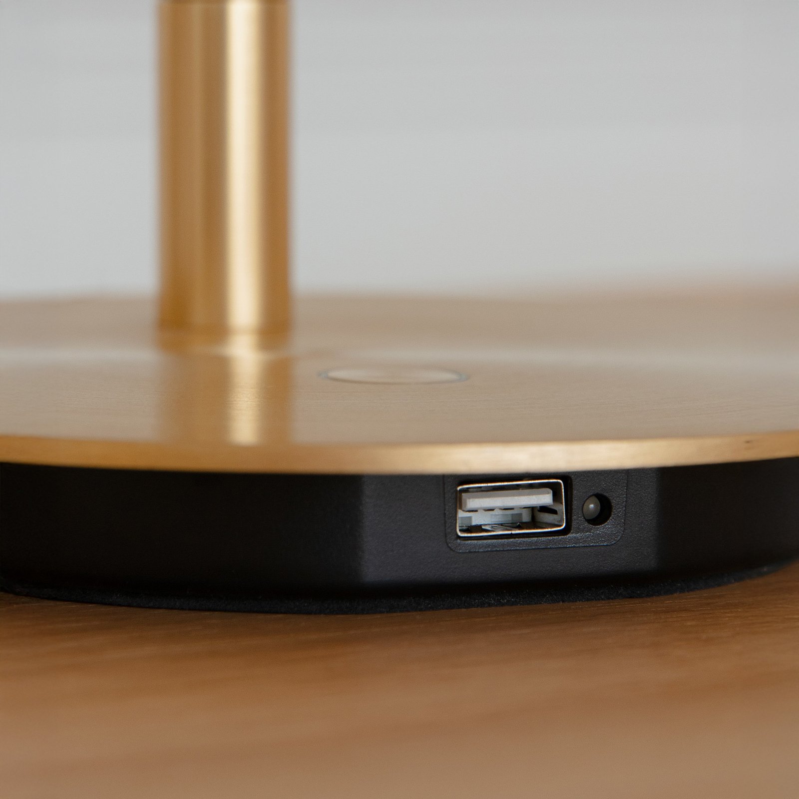 Omni V2 Tischleuchte Brushed Brass - UMAGE