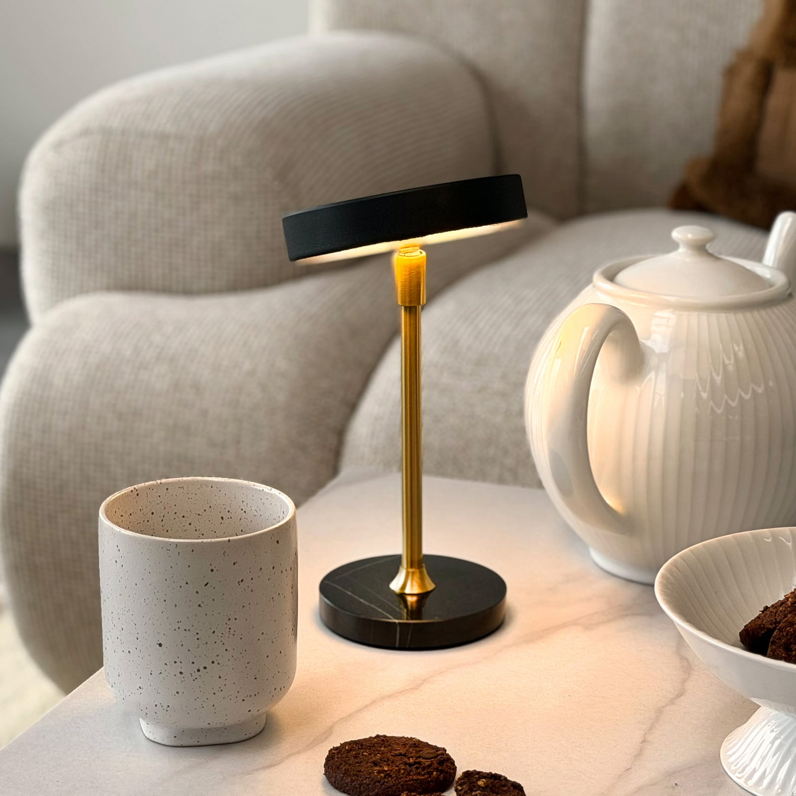 Dyberg Larsen LED-bordlampe med batteri, Moonlight, svart Dyberg Larsen LED-bordlampe med batteri, Moonlight, svart