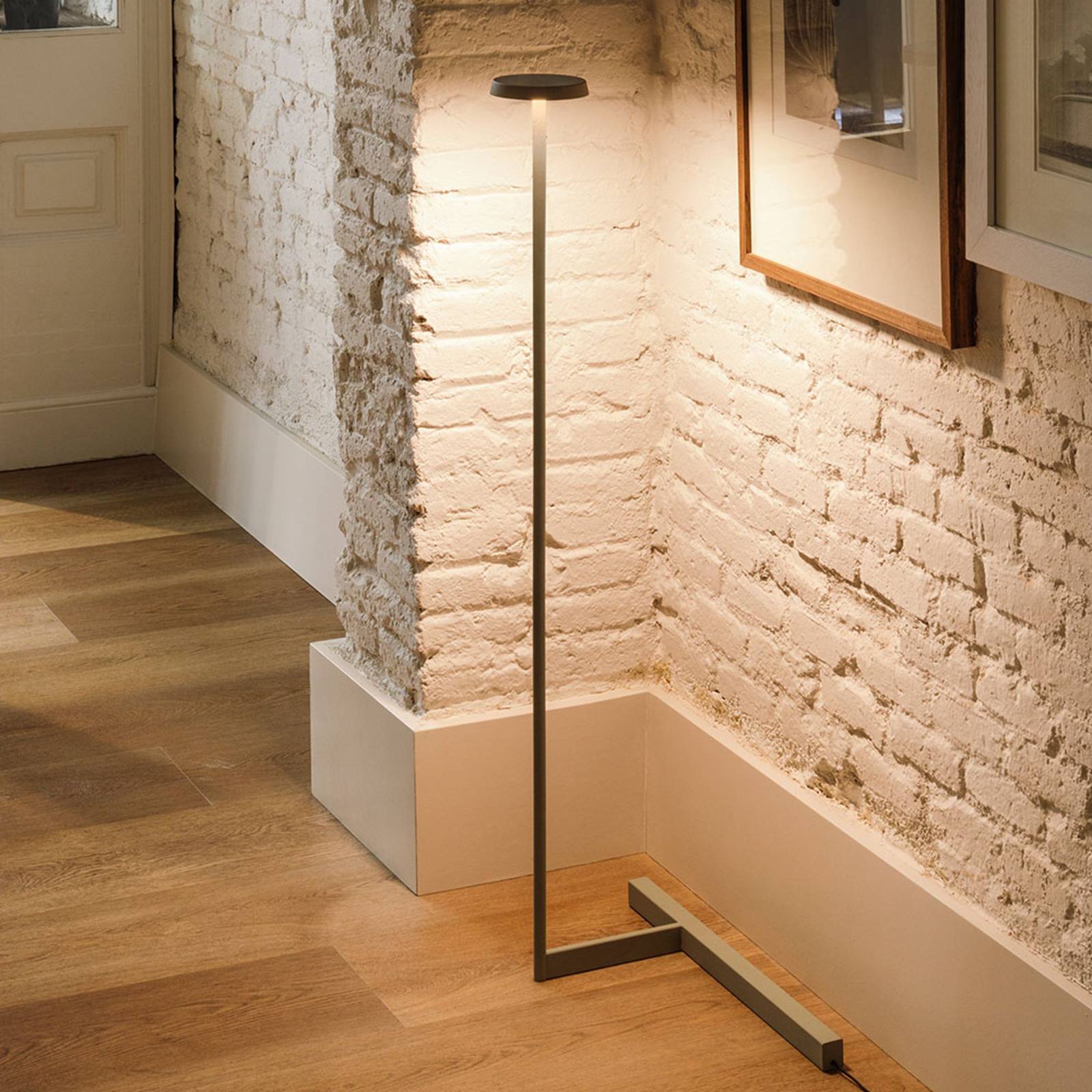 Vibia Flat lampa stojąca LED 100 cm czarna