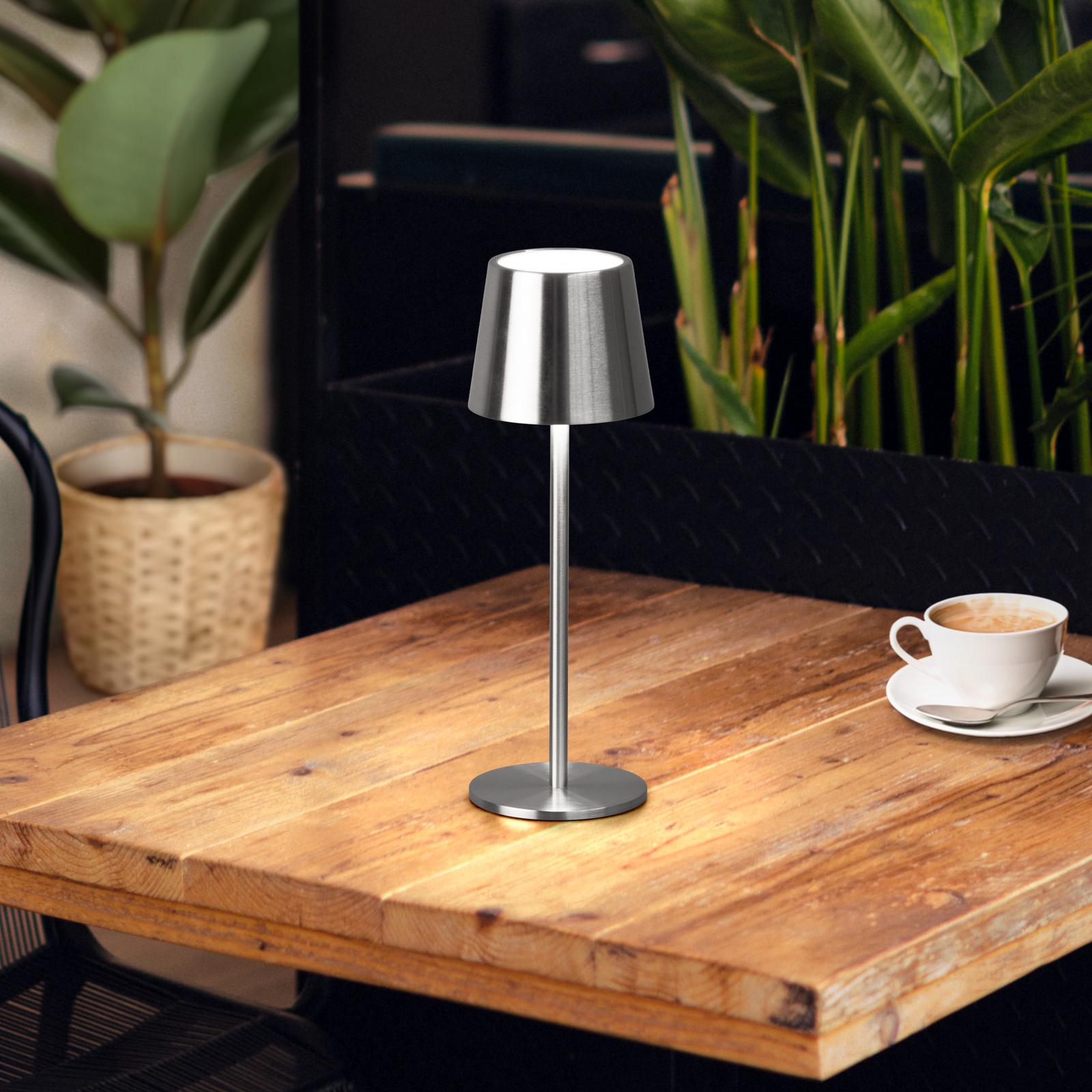 LED-Akku-Tischlampe Roxi, nickelfarben, Metall, IP54, Dimmer