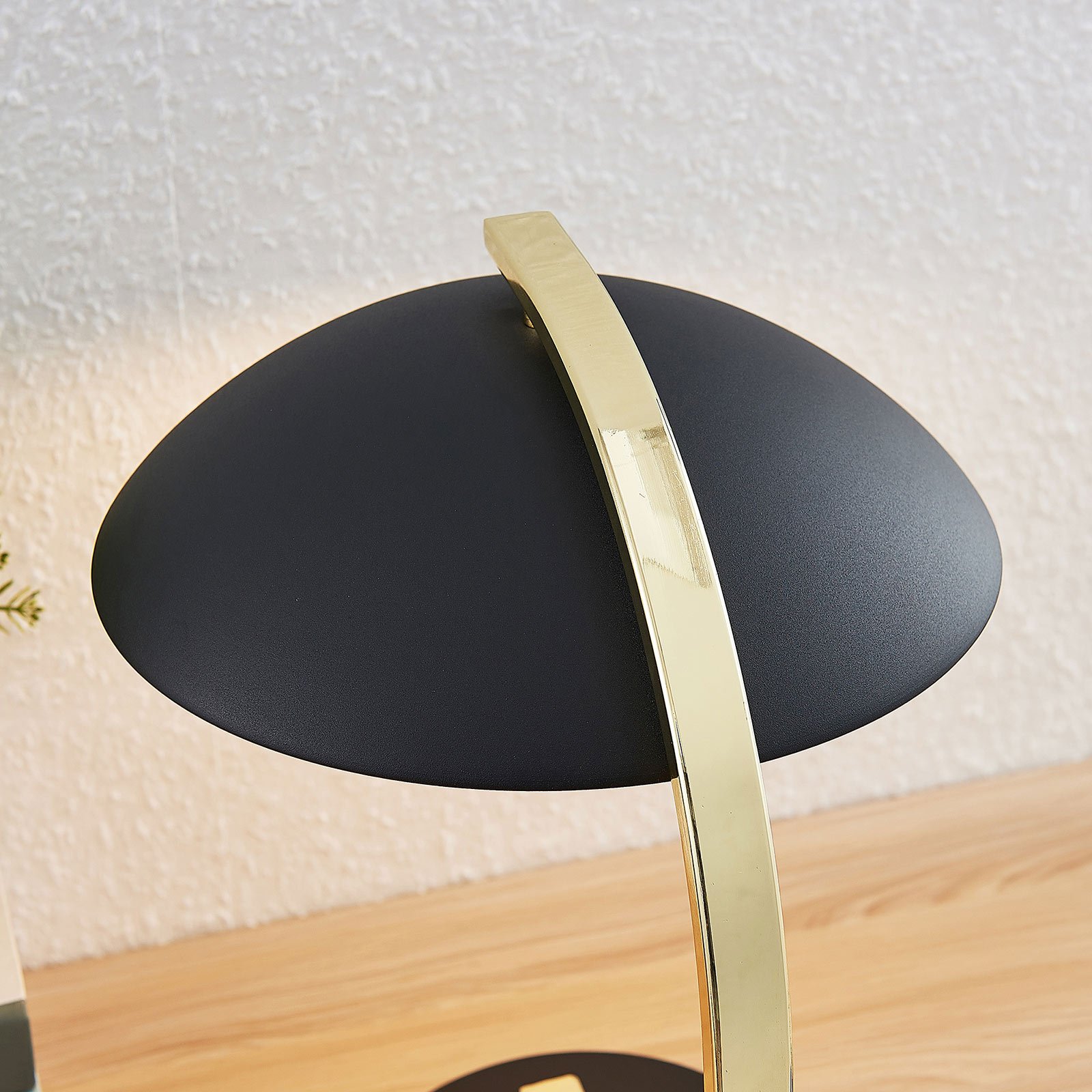 Metalowa lampa stołowa Adriana, czarno-złoty