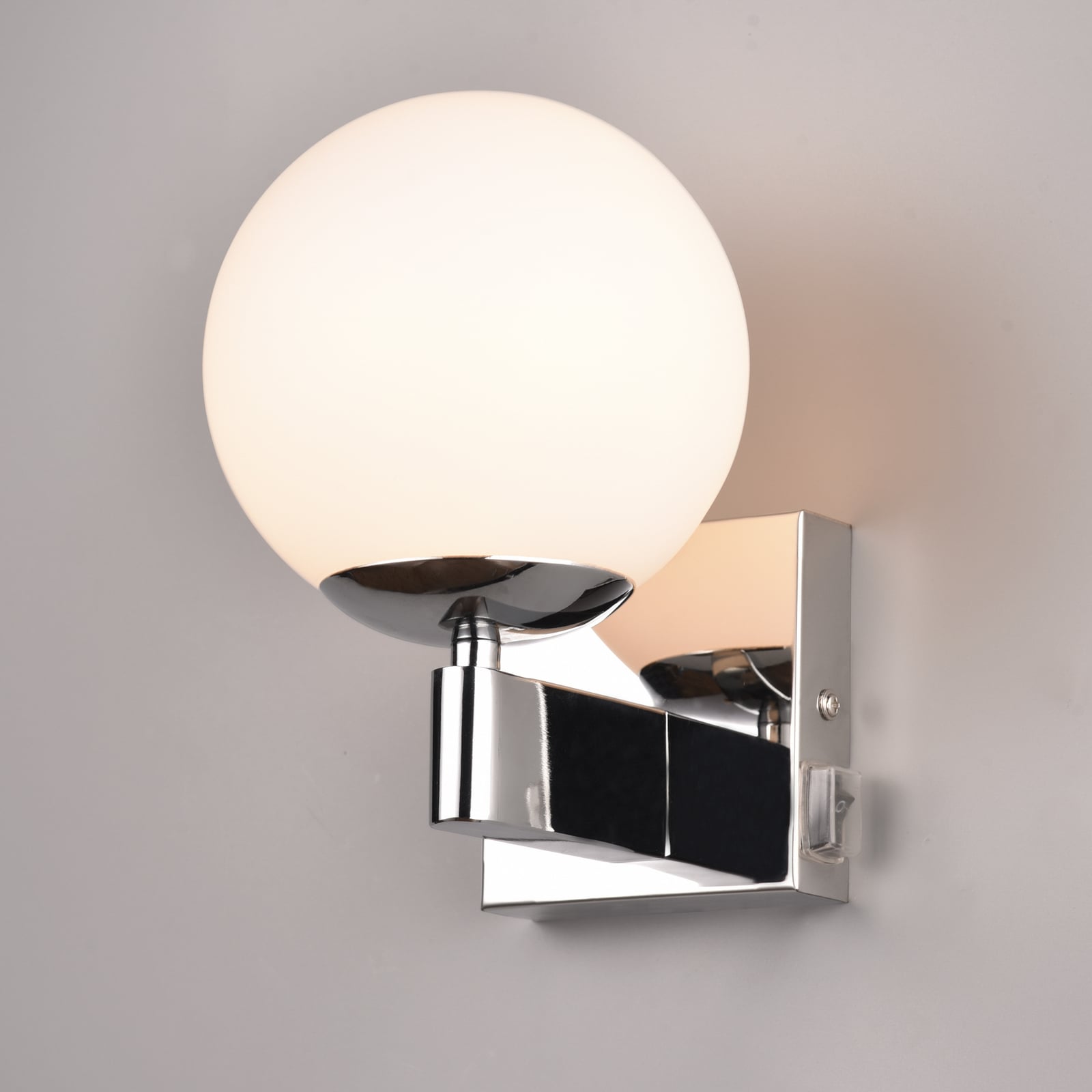 Badkamerwandlamp Kula, glazen kap, IP44, chroom