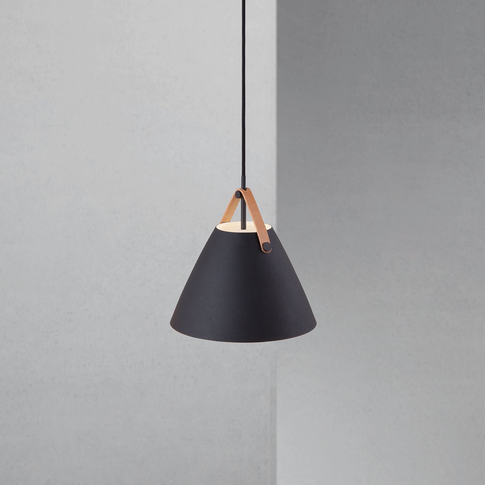 Strap 27 Pendant Black - DFTP