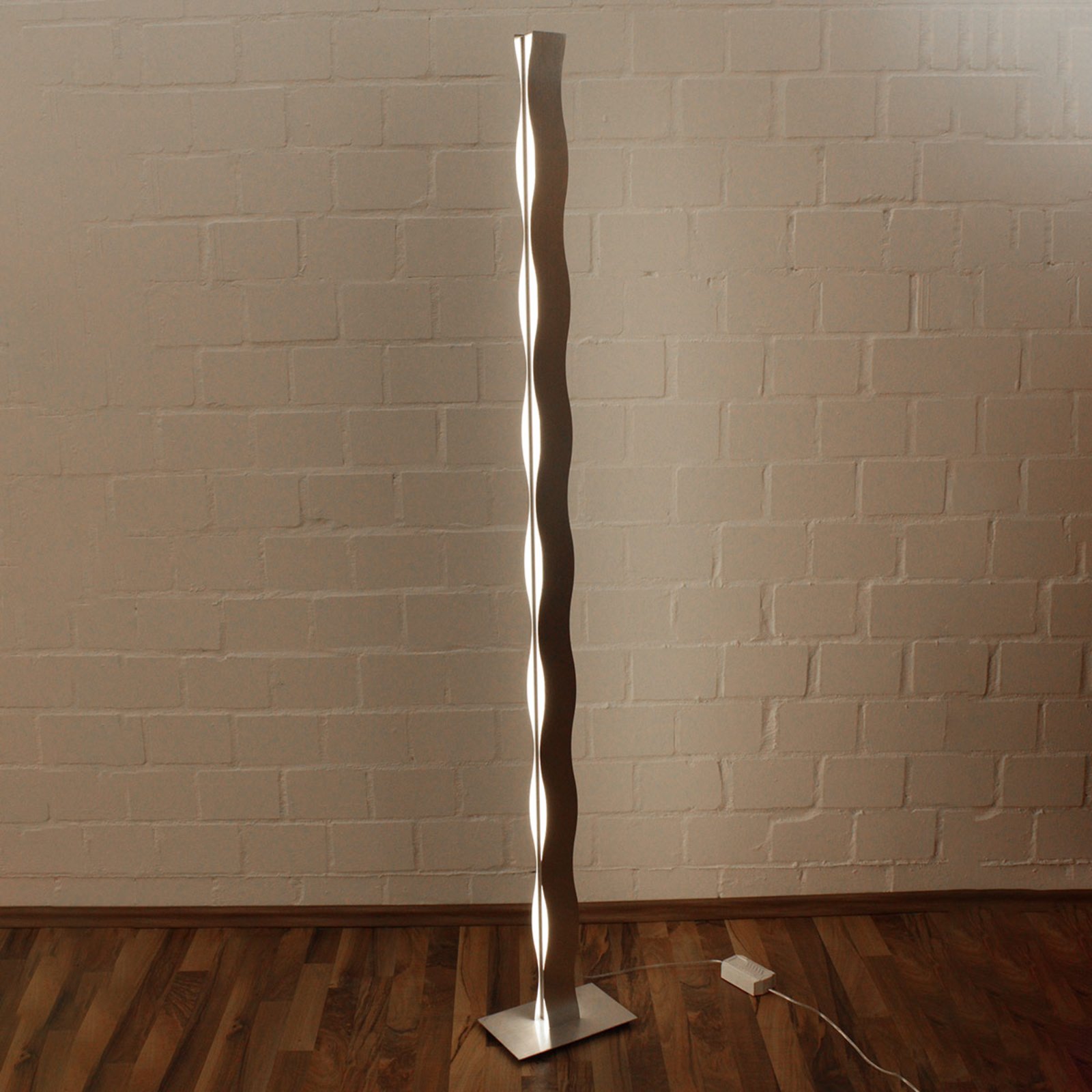 Wave LED floor lamp nickel
