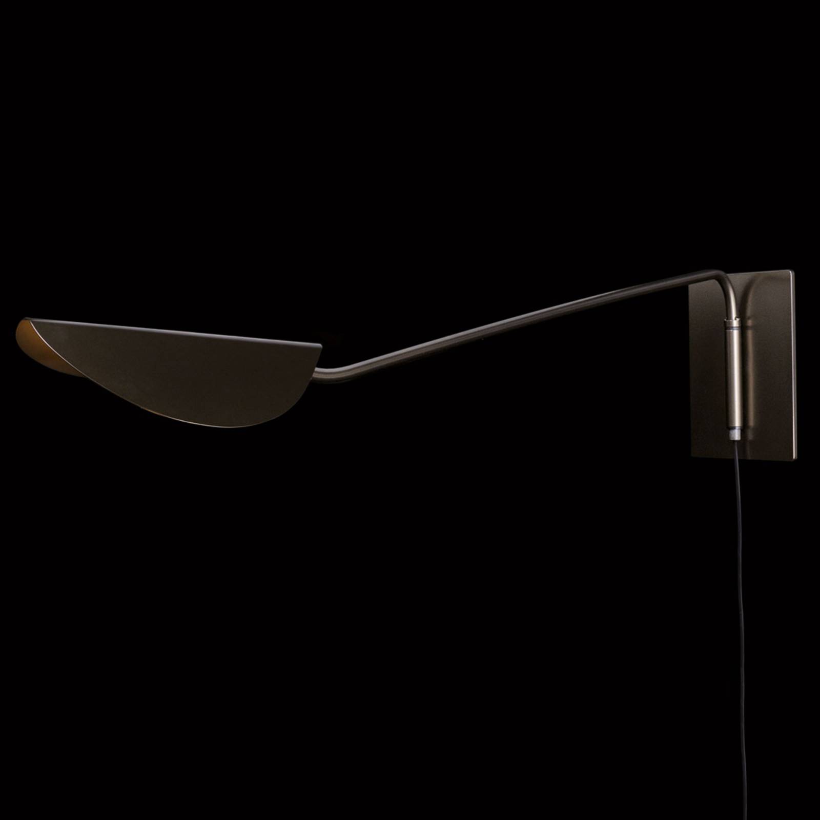 Oluce Plume væglampe – dybde 80 cm
