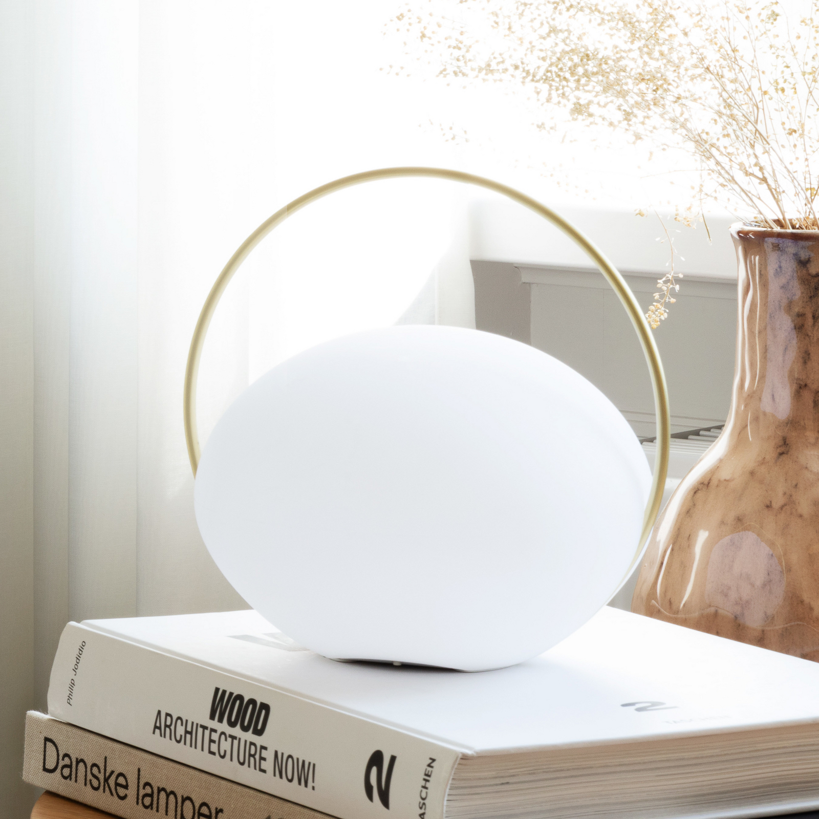Orbit LED rechargeable table lamp, white/brass, IP44 CCT - UMAGE