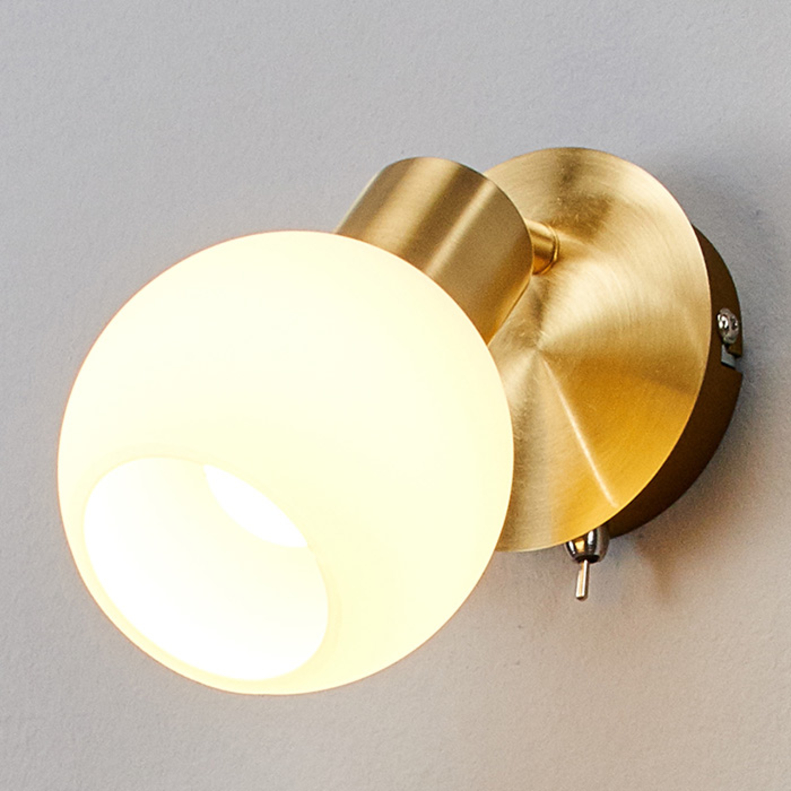 Lindby Single bulb LED wall light Elaina, brass, for Living / Dining Room, metal, glass, E14, 4 W, energy efficiency: A+, H: 14 cm