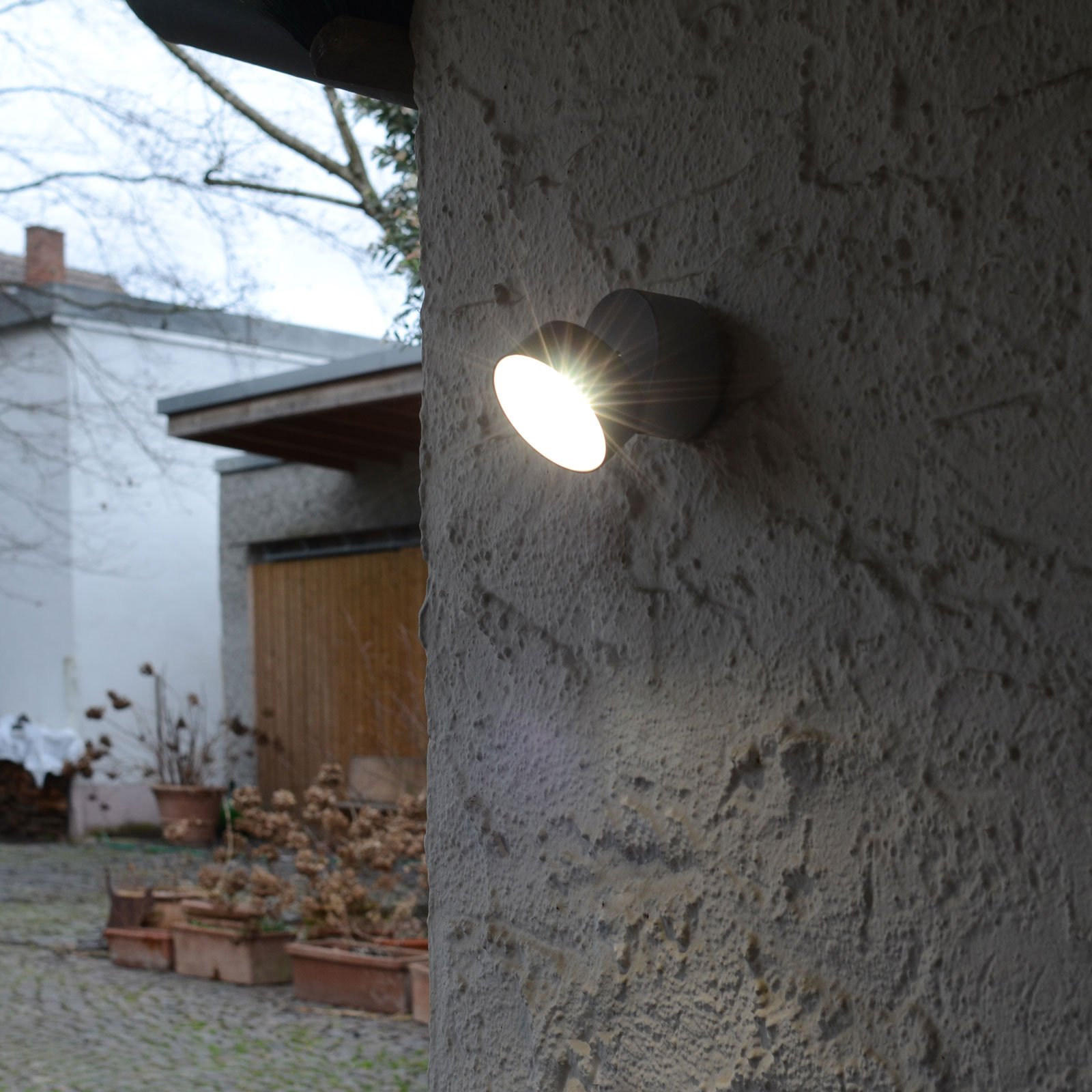 Trumpet LED outdoor wall light, Ø 9.4 cm