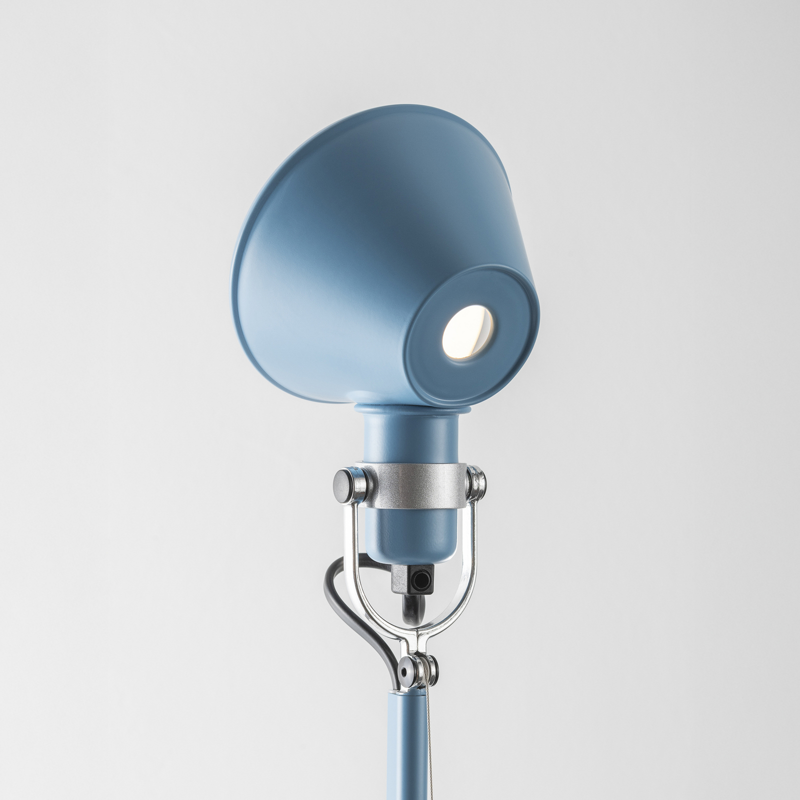 Stolová lampa Artemide Tolomeo Micro, svetlo modrá
