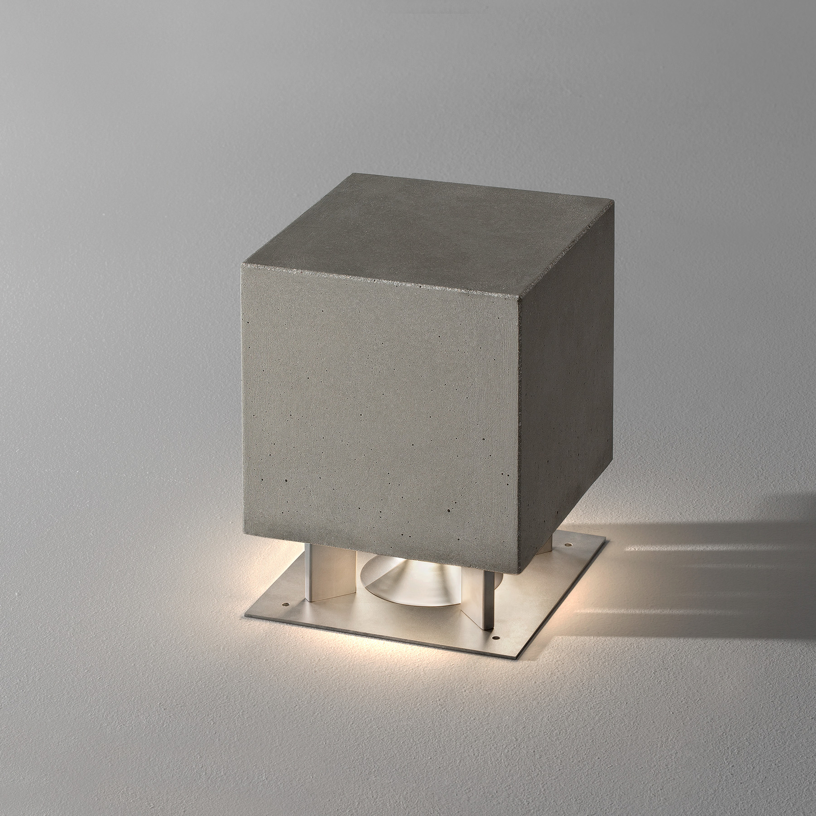 OLEV Cemento LED pillar light with a speaker