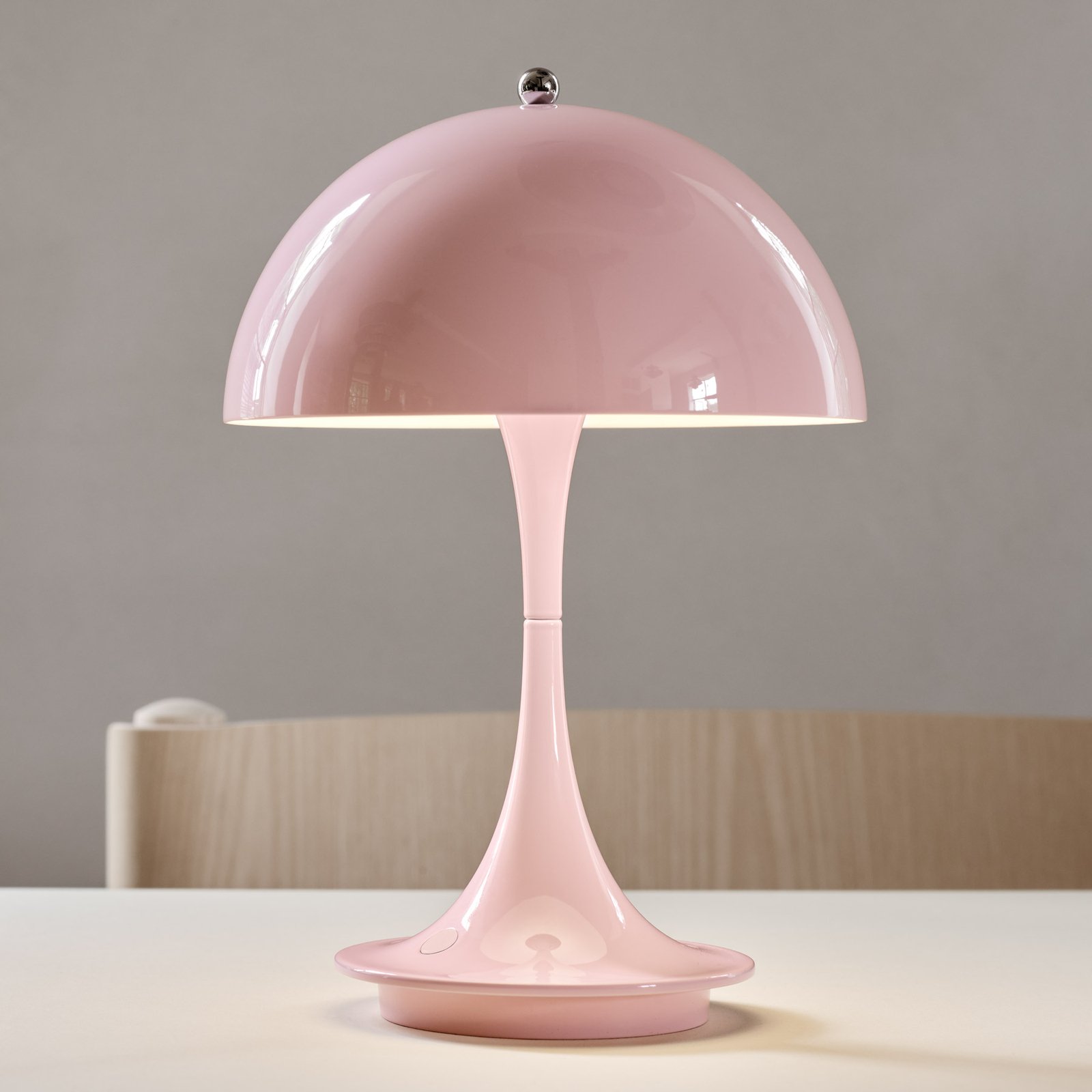 Louis Poulsen Panthella Portable LED-Tischlampe
