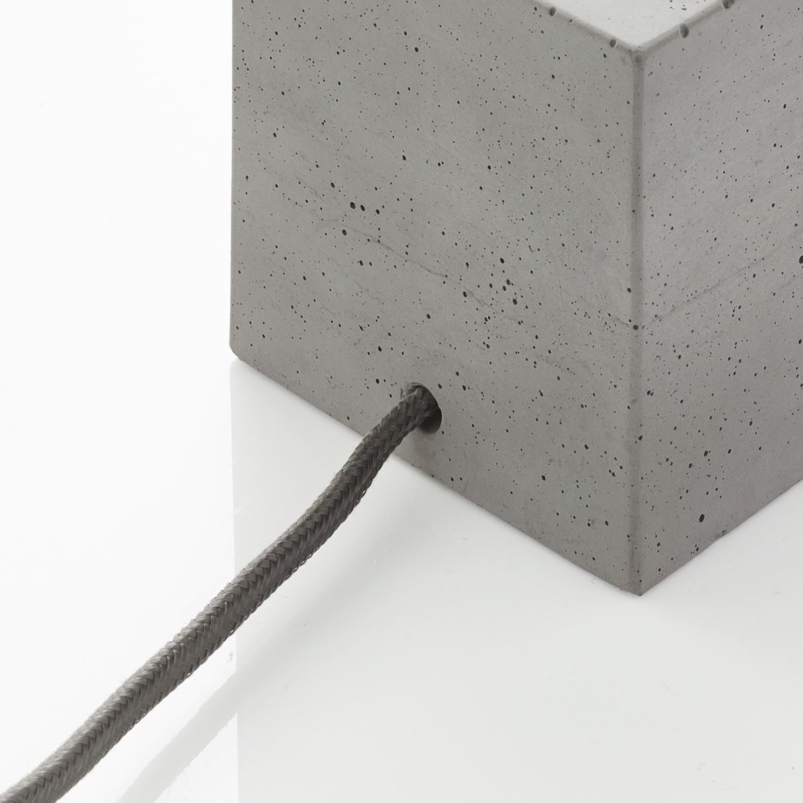 Moderne tafellamp Strong van beton