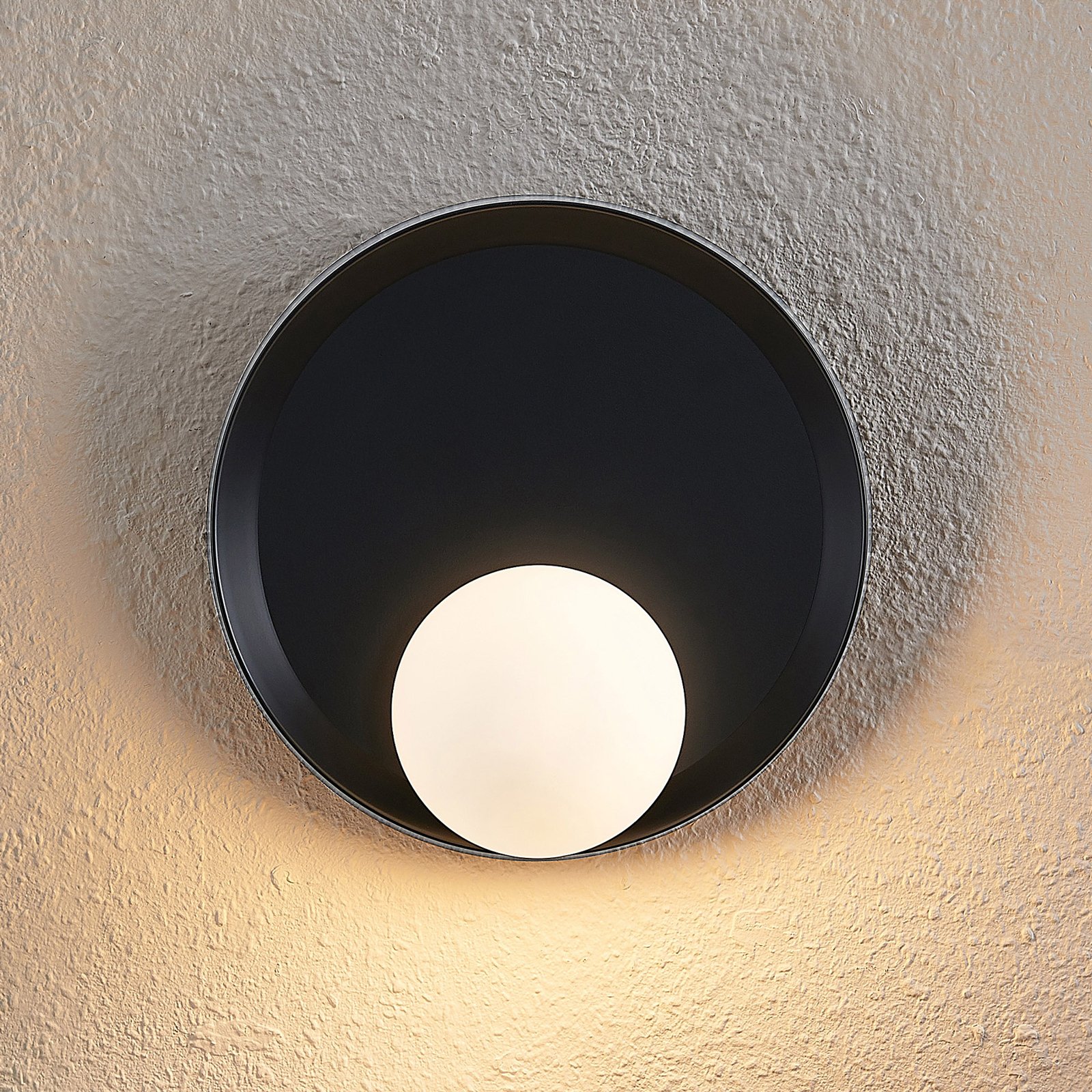 Lucande Andelina wall light, round, black