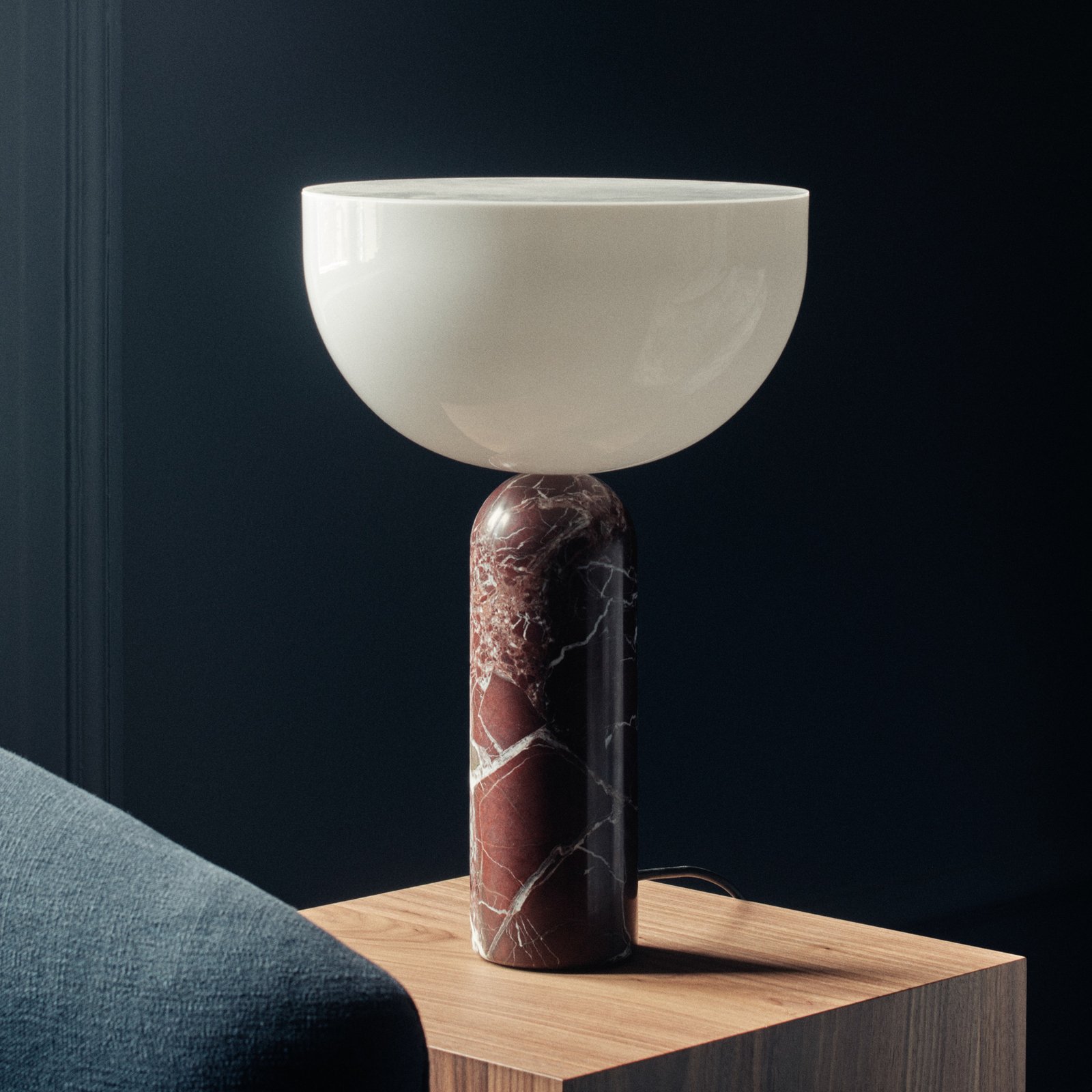 New Works Kizu Large lámpara de mesa Rosso Levanto