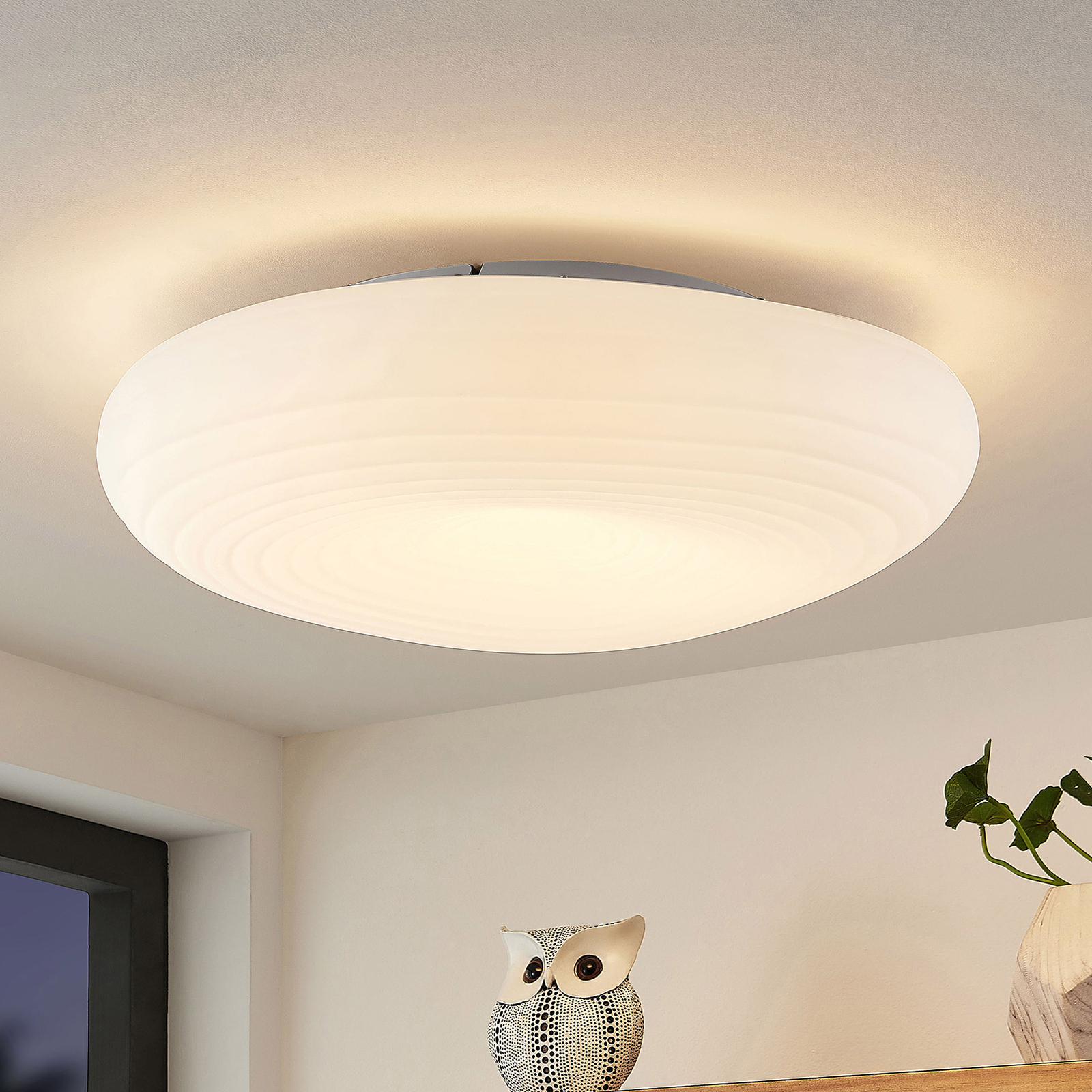 Lindby Iliyah LED-taklampe med fjernkontroll