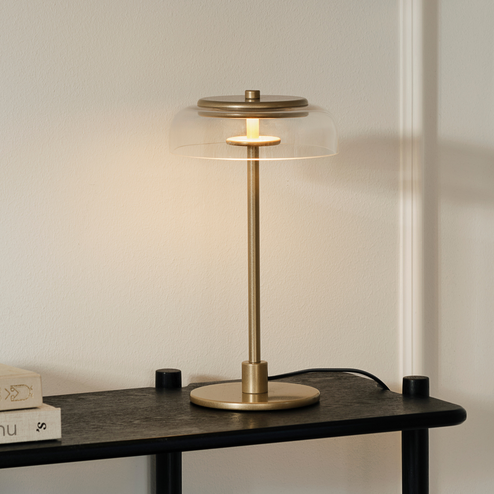 lampe de table LED Nuura Blossi, hauteur 31 cm, couleur or/transparent