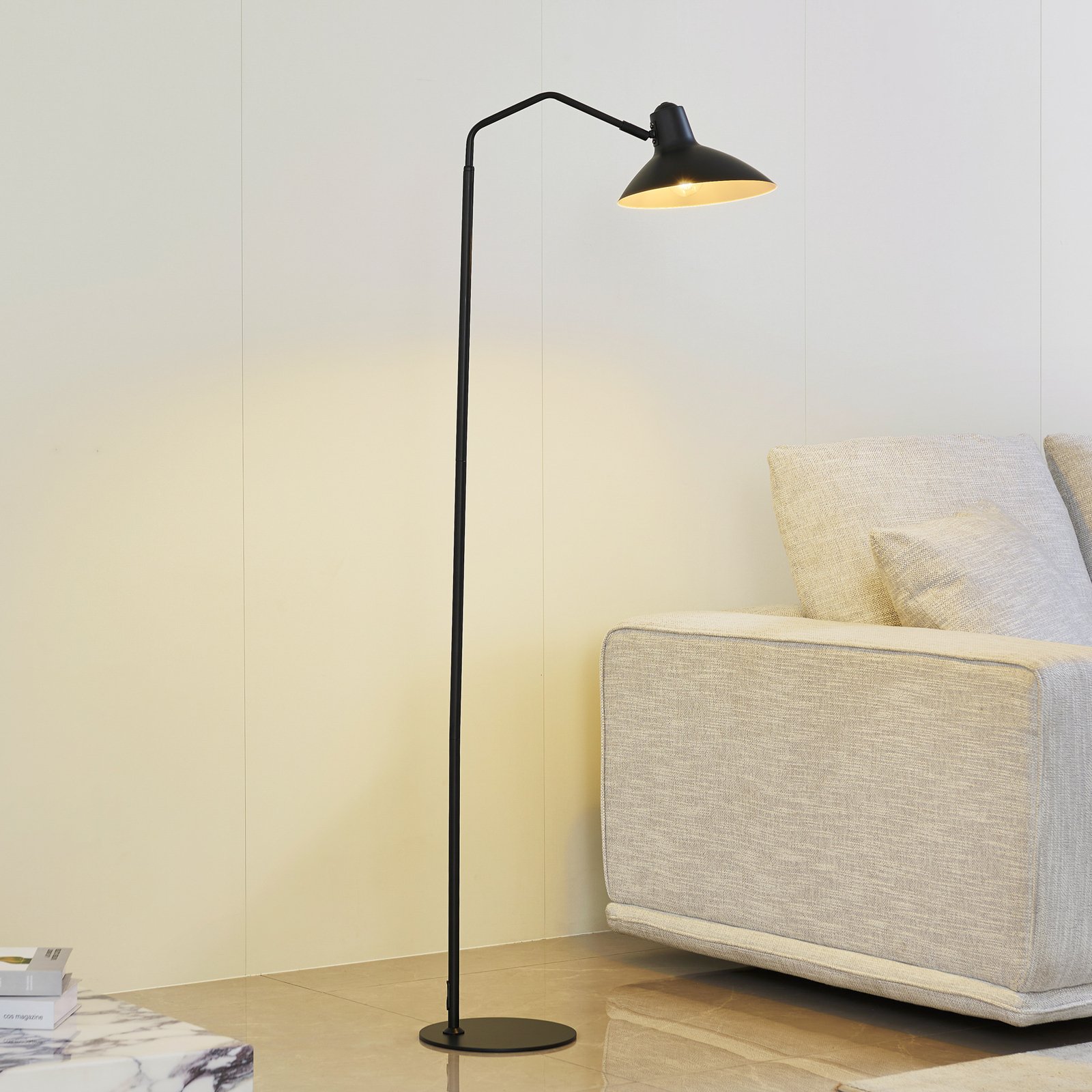 Lindby lampe sur pied Adrik, noir, métal