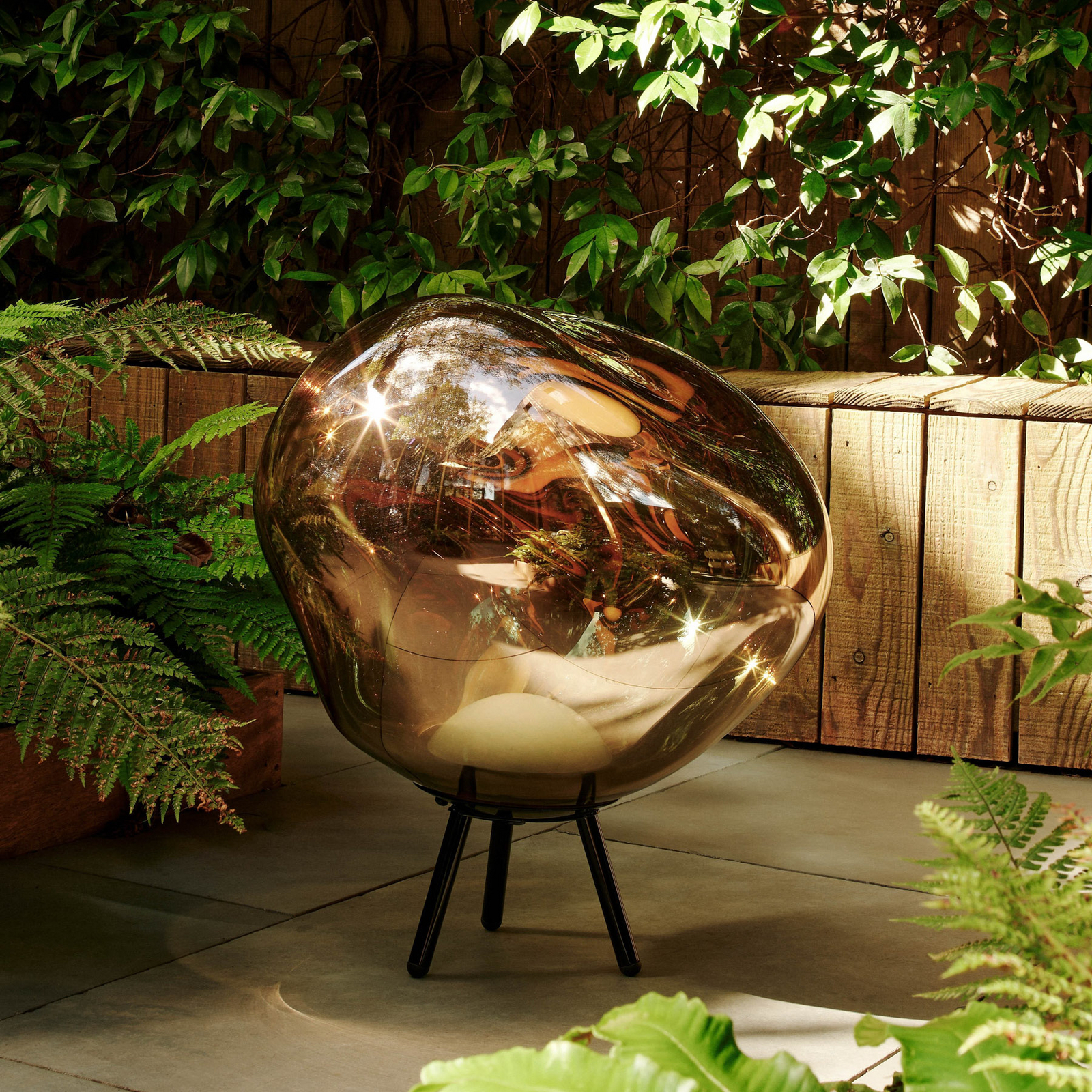 Tom Dixon Lampe de terrasse LED rechargeable Melt large, dorée