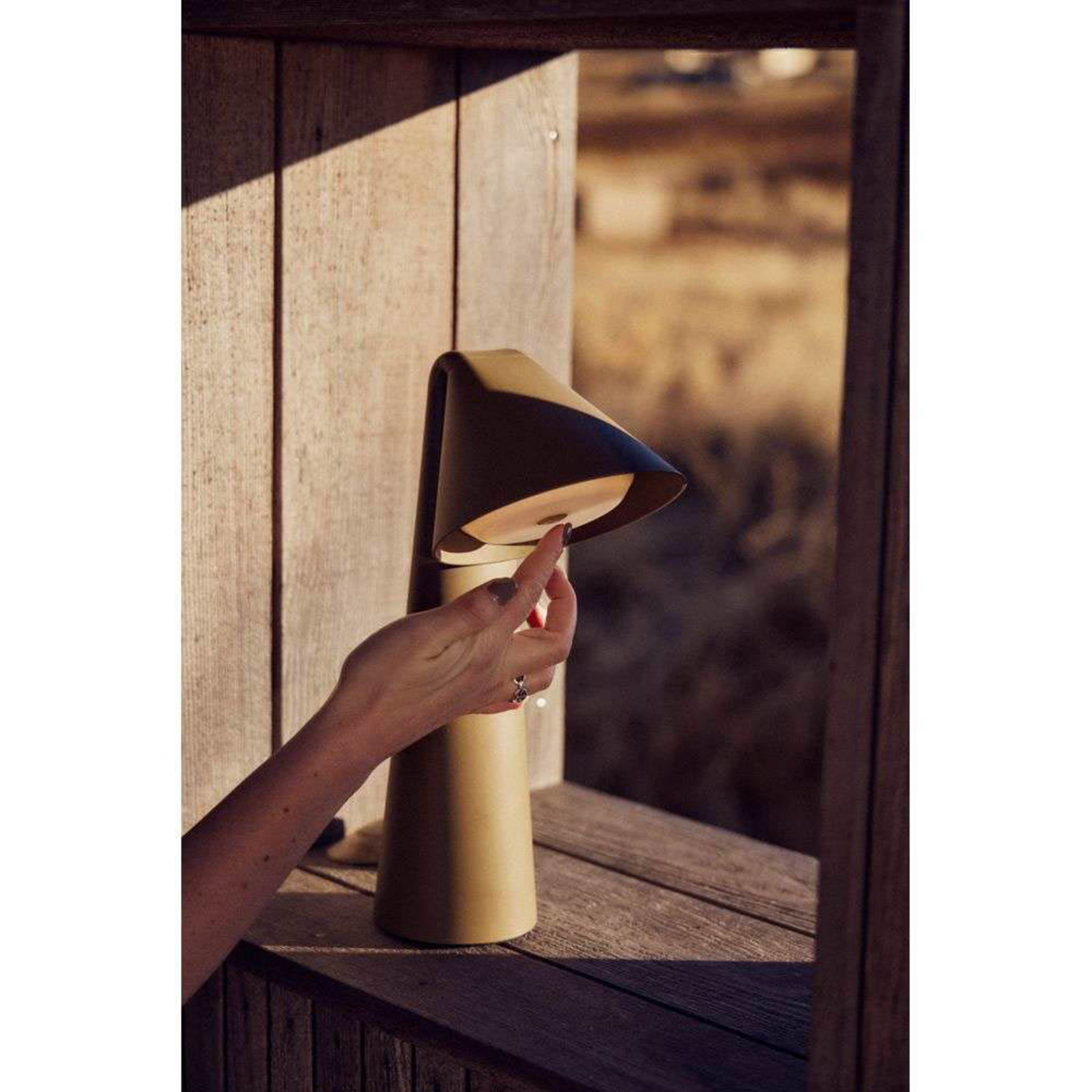 FRANDSEN LED φορητή επιτραπέζια λάμπα Ami, γκρι-μπεζ, 32 cm, ρυθμιζόμενη ένταση FRANDSEN LED φορητή επιτραπέζια λάμπα Ami, γκρι-μπεζ, 32 cm, ρυθμιζόμενη ένταση